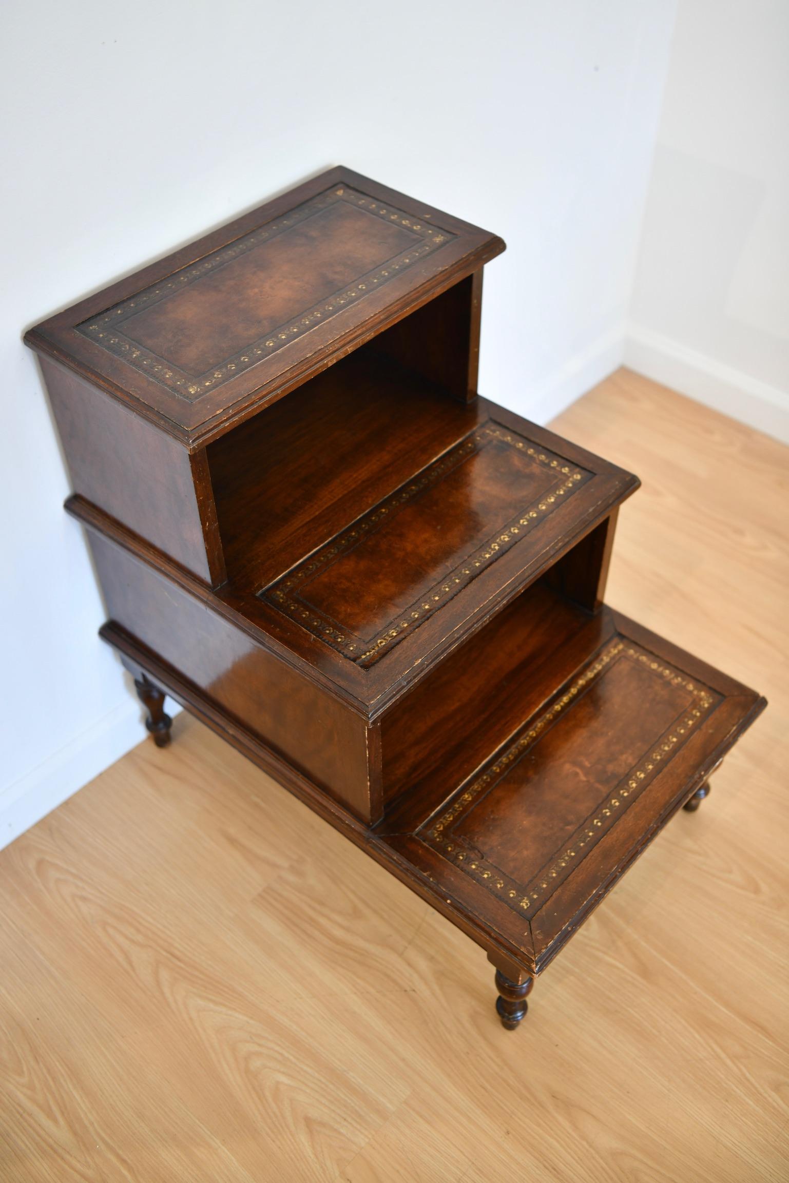 Georgian-Style Mahogany Step Table For Sale 1
