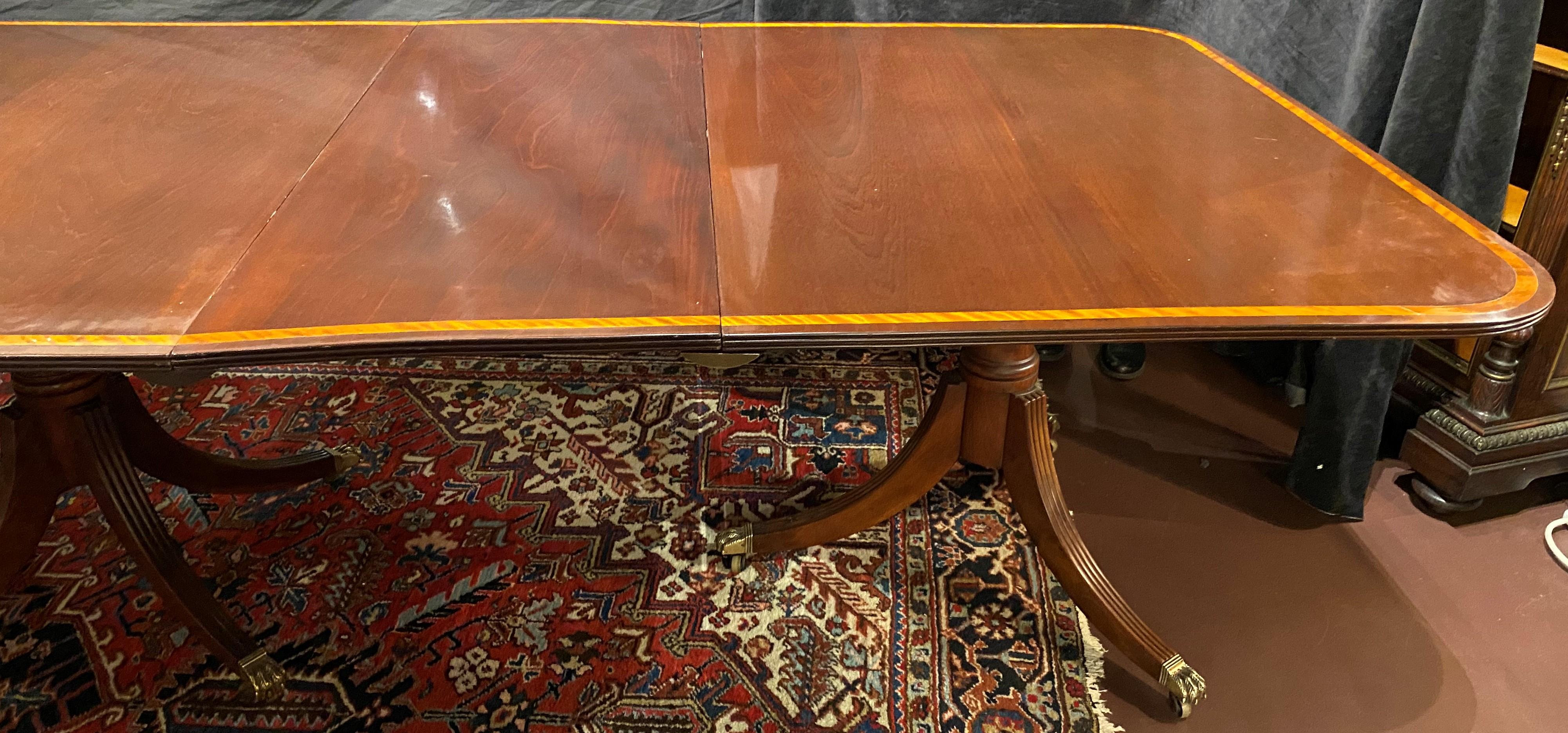 Georgian Style Mahogany Triple Pedestal Banded Dining Table with Two Leaves In Good Condition In Milford, NH