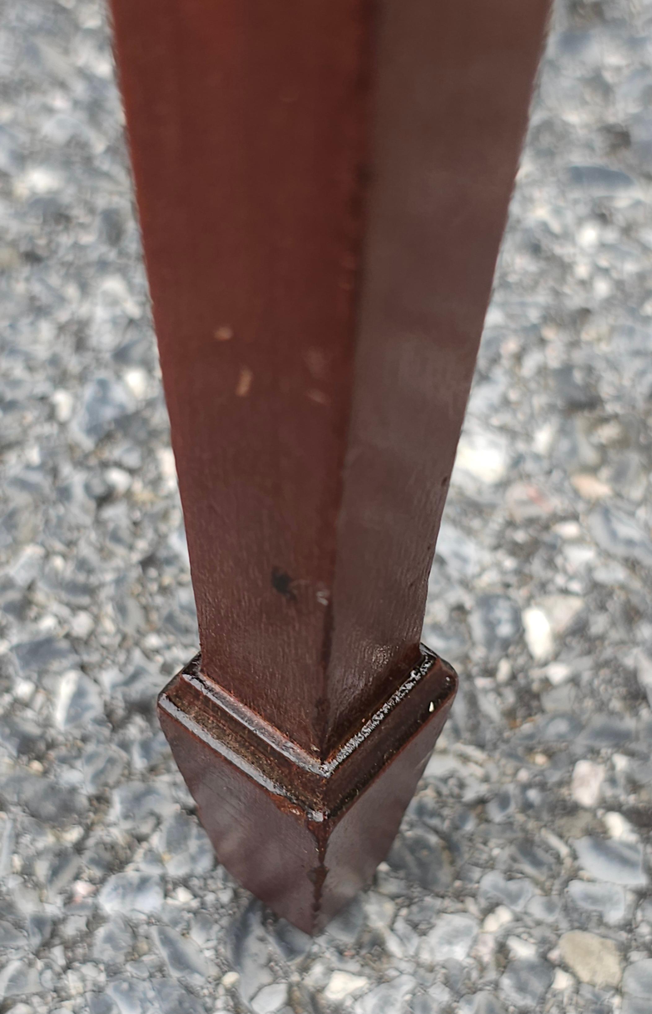 Table de chevet de style géorgien en acajou à deux niveaux et un seul tiroir en vente 2