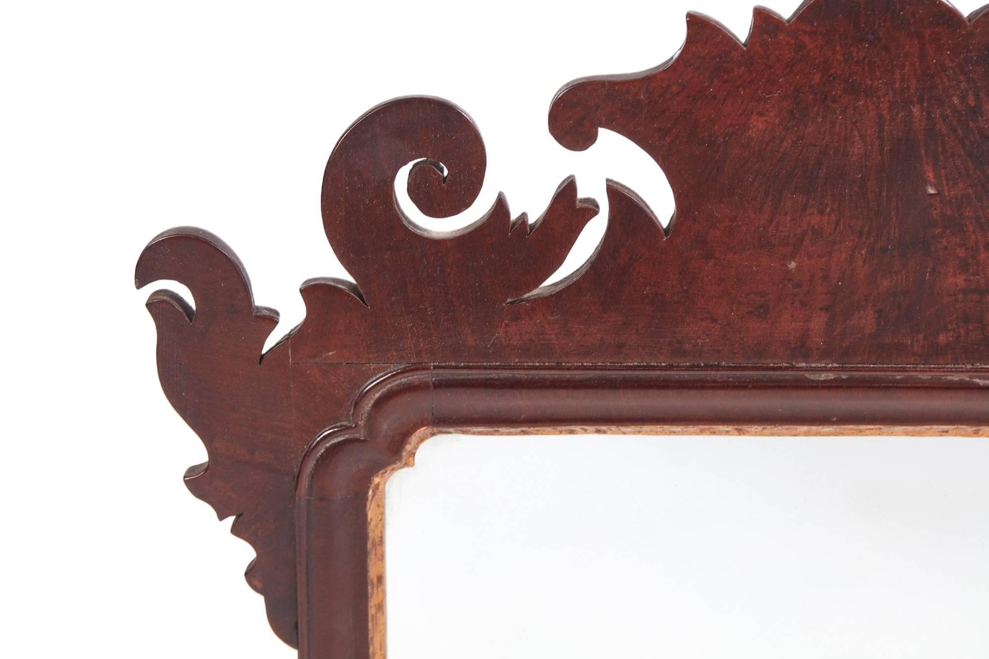 Georgian style mahogany wall mirror with inner gilt moulding and original mirror plate
Lovely color and condition
Measures: 18