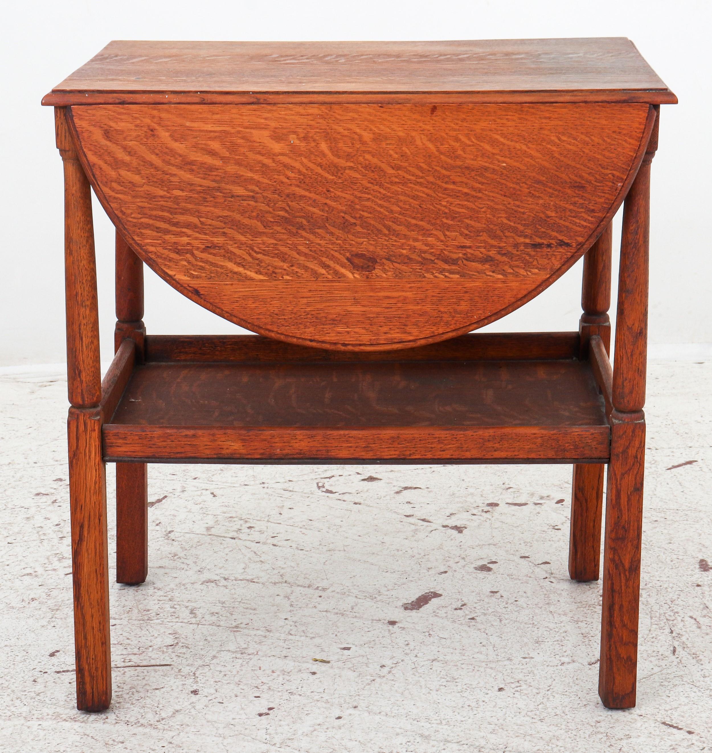 Georgian Style Oak Drop Leaf Side Table In Good Condition For Sale In New York, NY