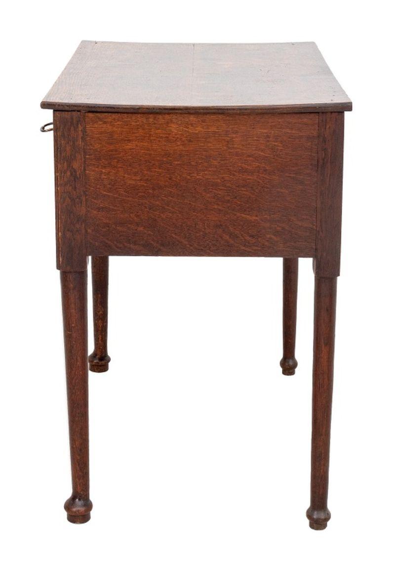 Georgian Style Oak Lowboy In Good Condition For Sale In Astoria, NY
