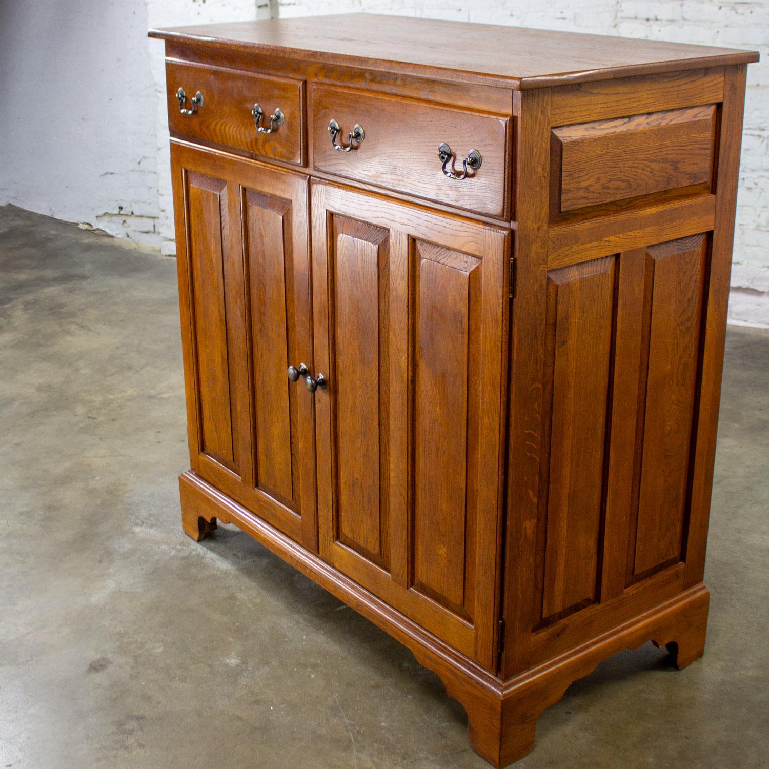 Aparador de roble estilo georgiano Chestnut Creek 100 Yr Anniversary Edition by Keller en venta 13