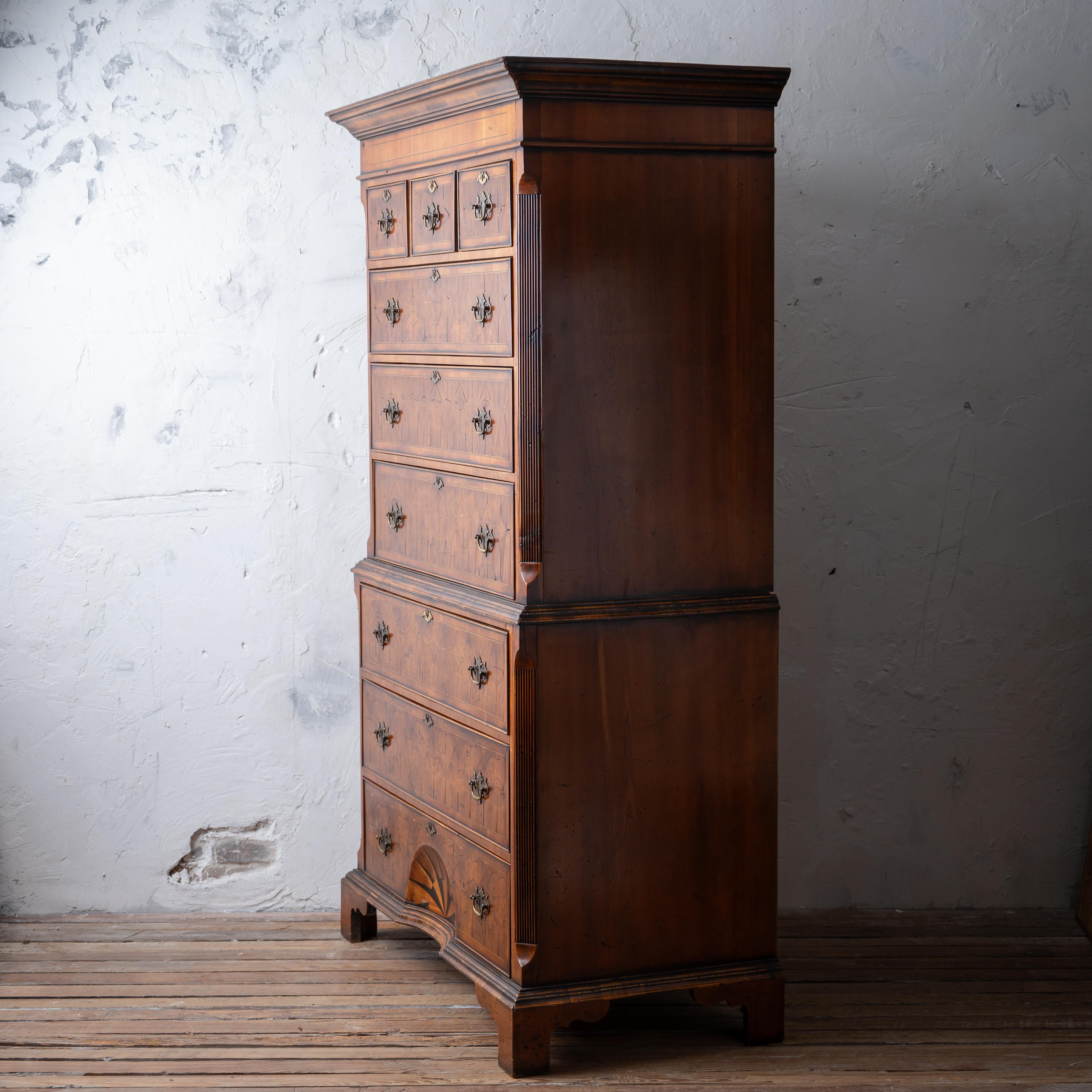 Georgian Style Oyster Veneer Tallboy Chest on Chest en venta 5