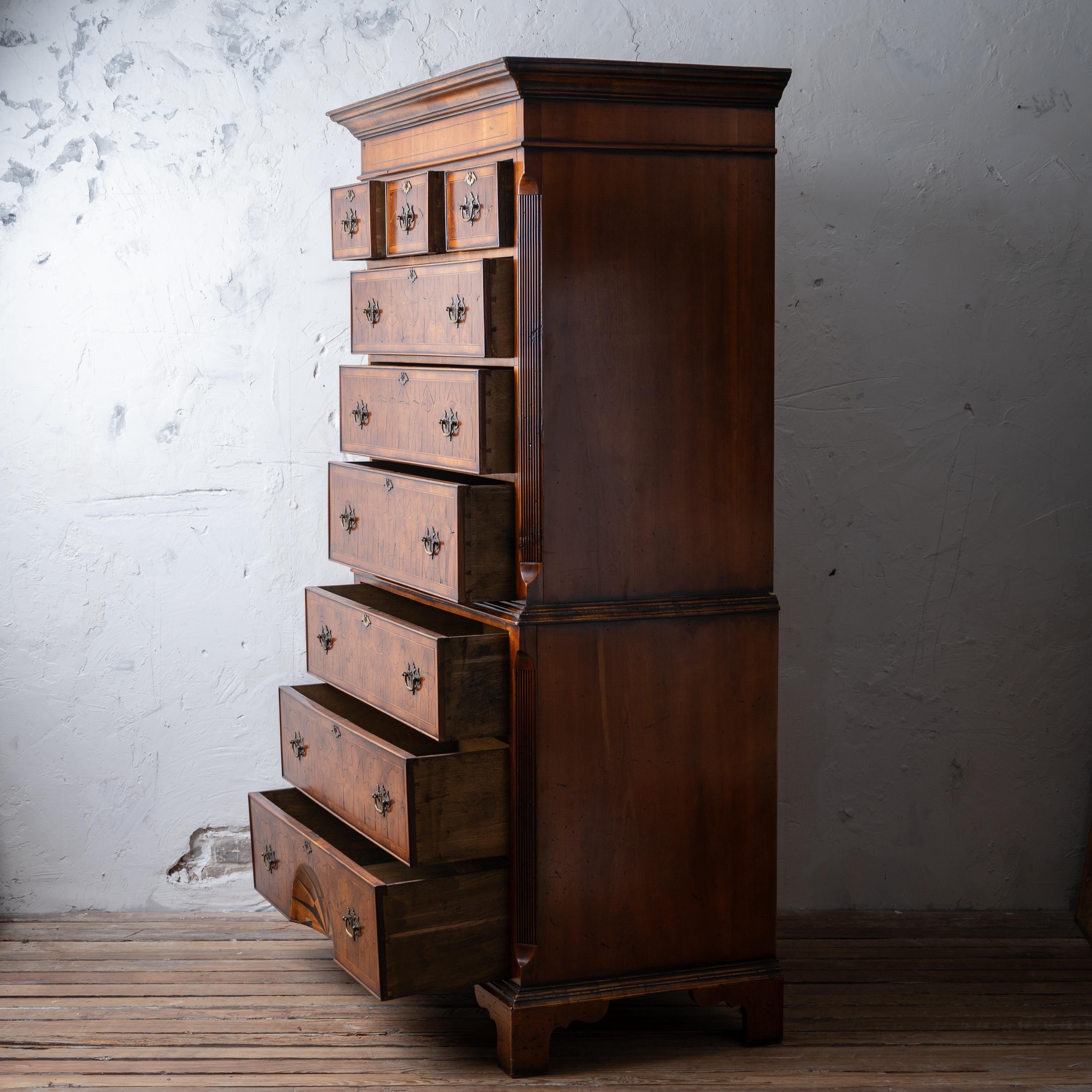 Georgian Style Oyster Veneer Tallboy Chest on Chest en venta 6