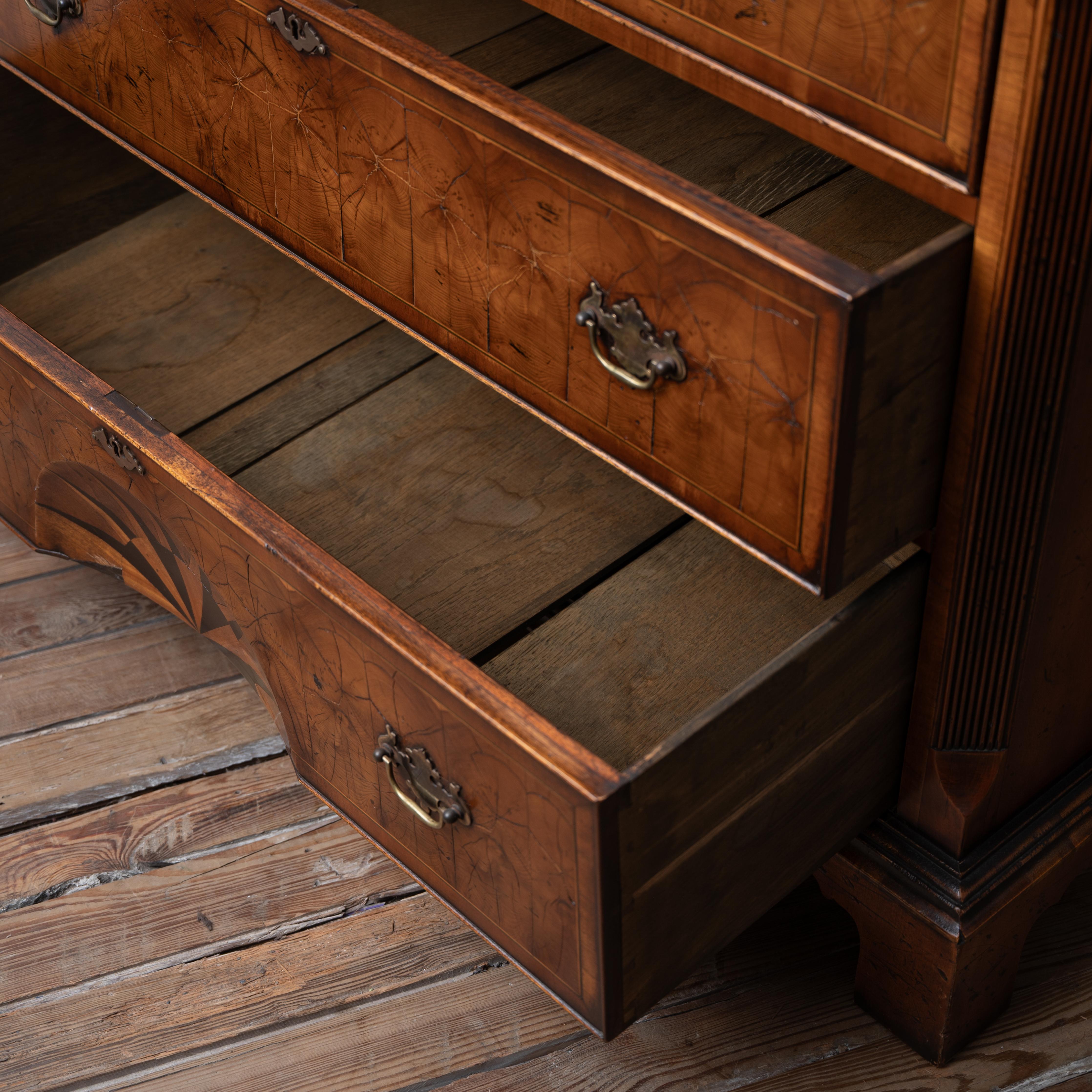 Georgian Style Oyster Veneer Tallboy Chest on Chest en venta 7