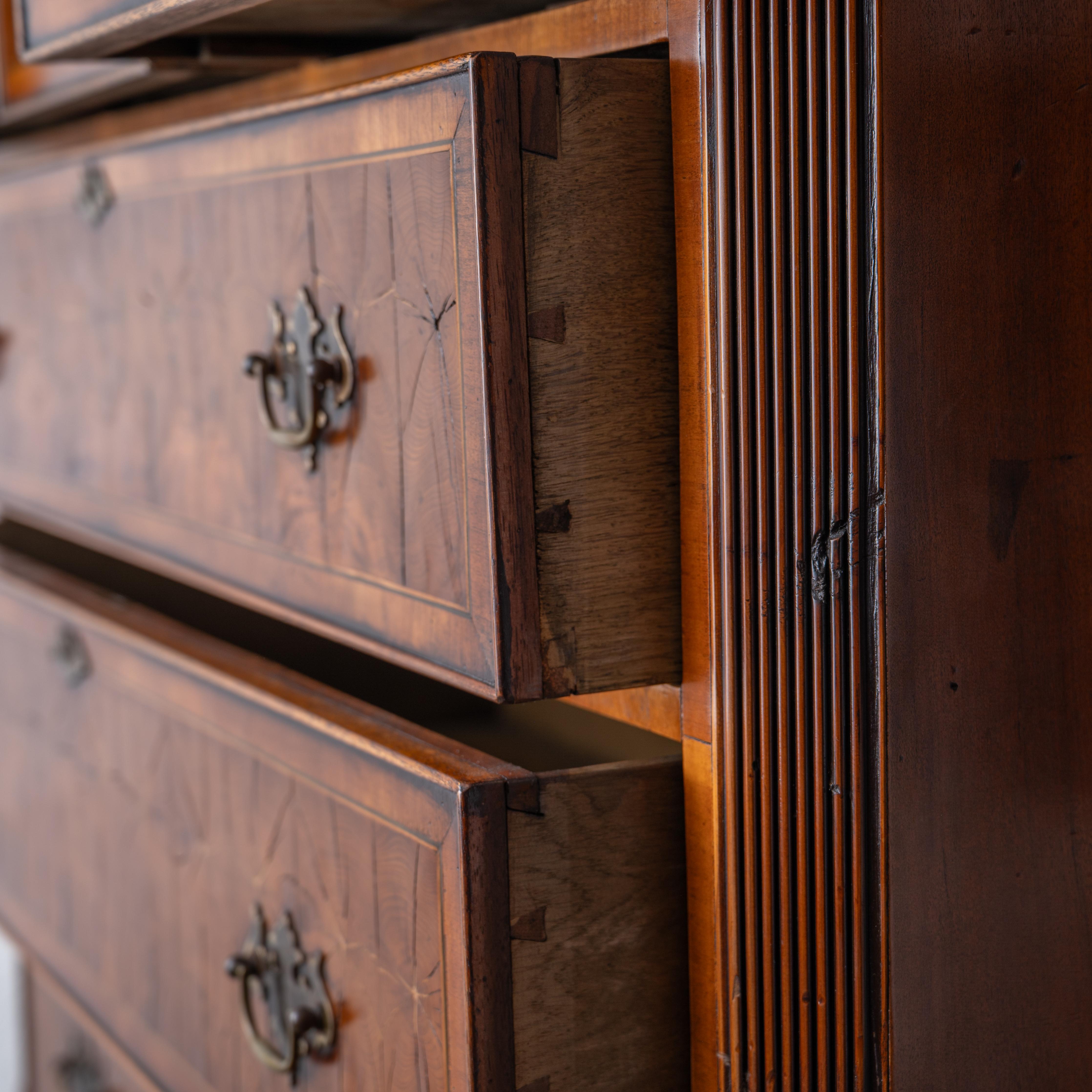 Georgian Style Oyster Veneer Tallboy Chest on Chest en venta 8