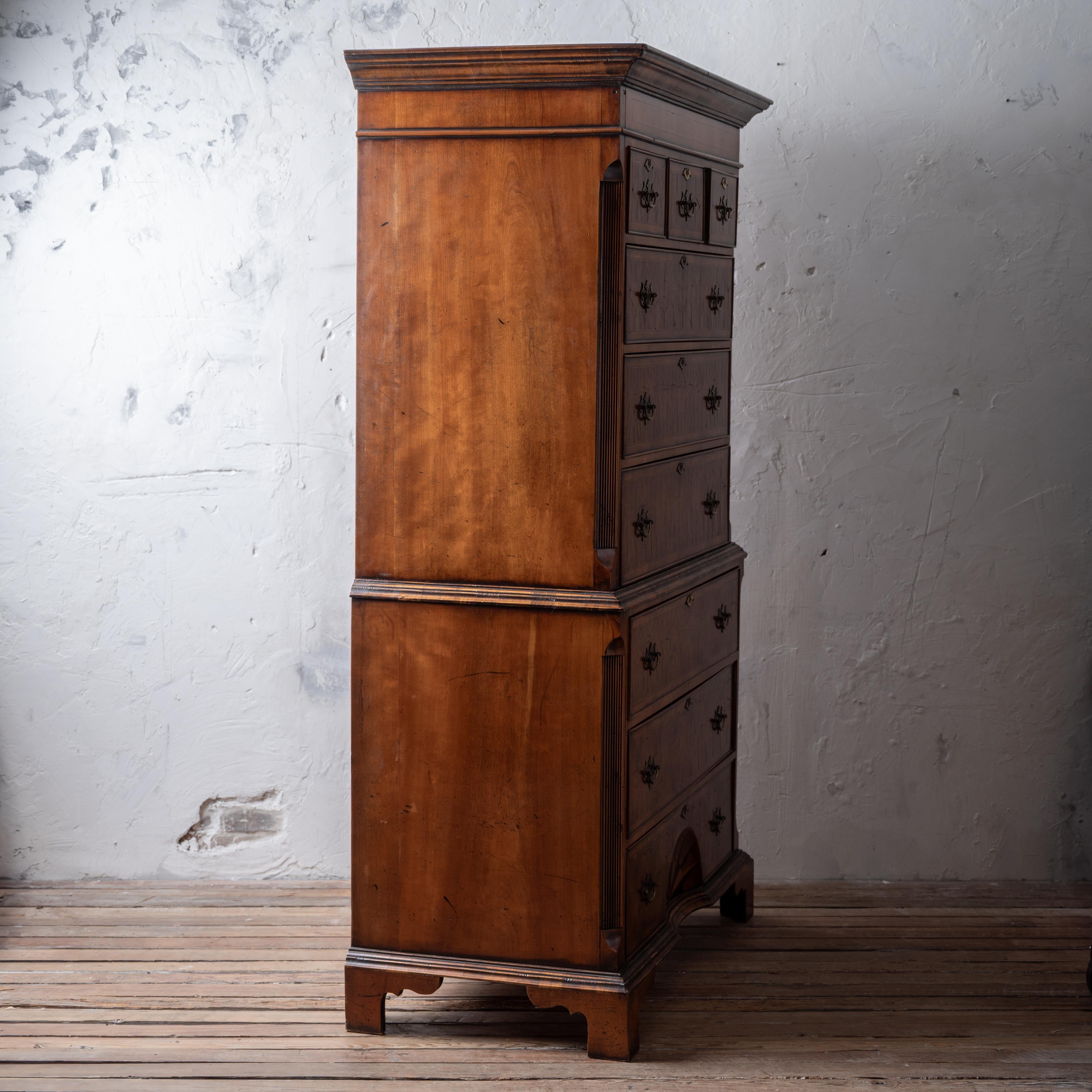 Georgian Style Oyster Veneer Tallboy Chest on Chest en venta 10