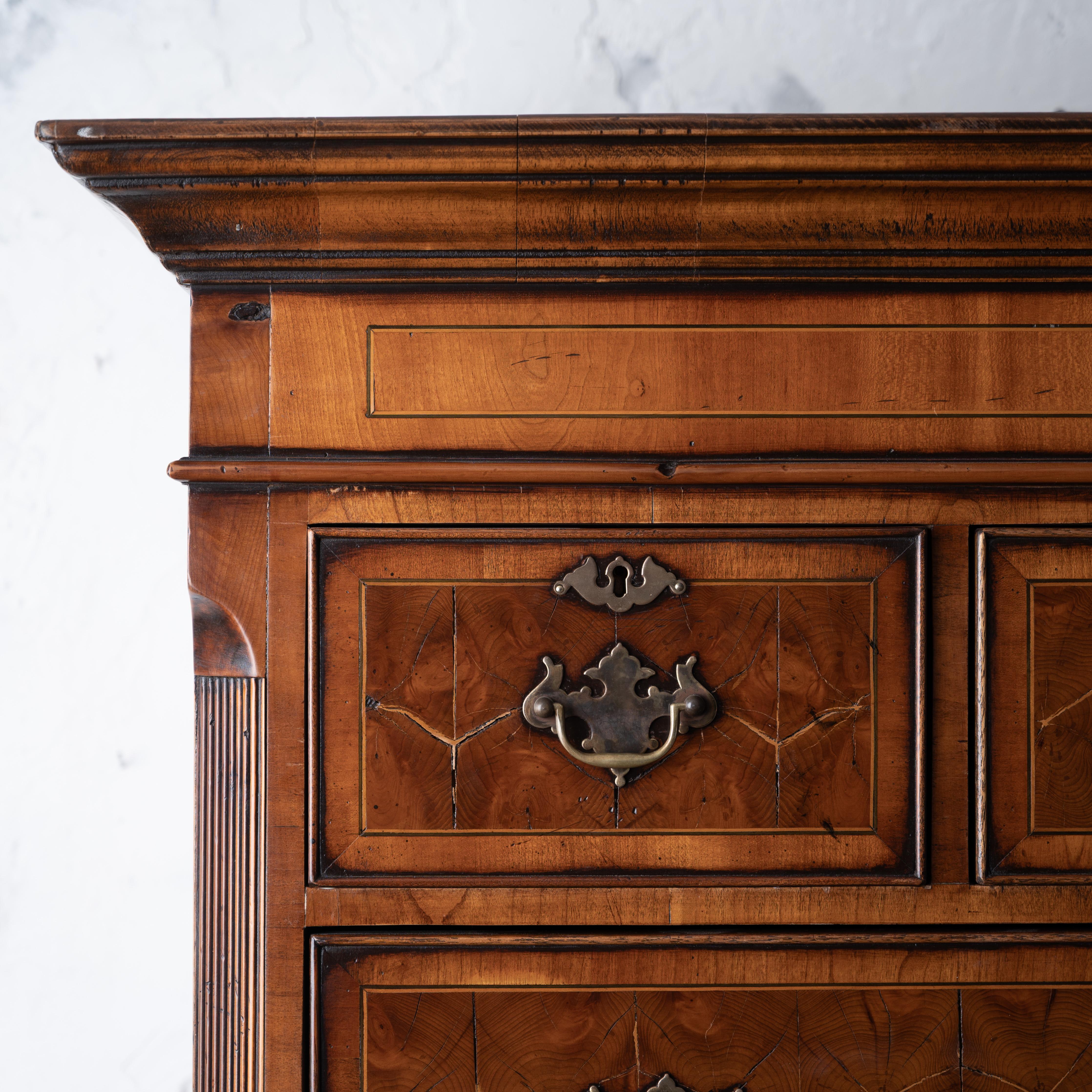 Georgian Style Oyster Veneer Tallboy Chest on Chest en venta 2