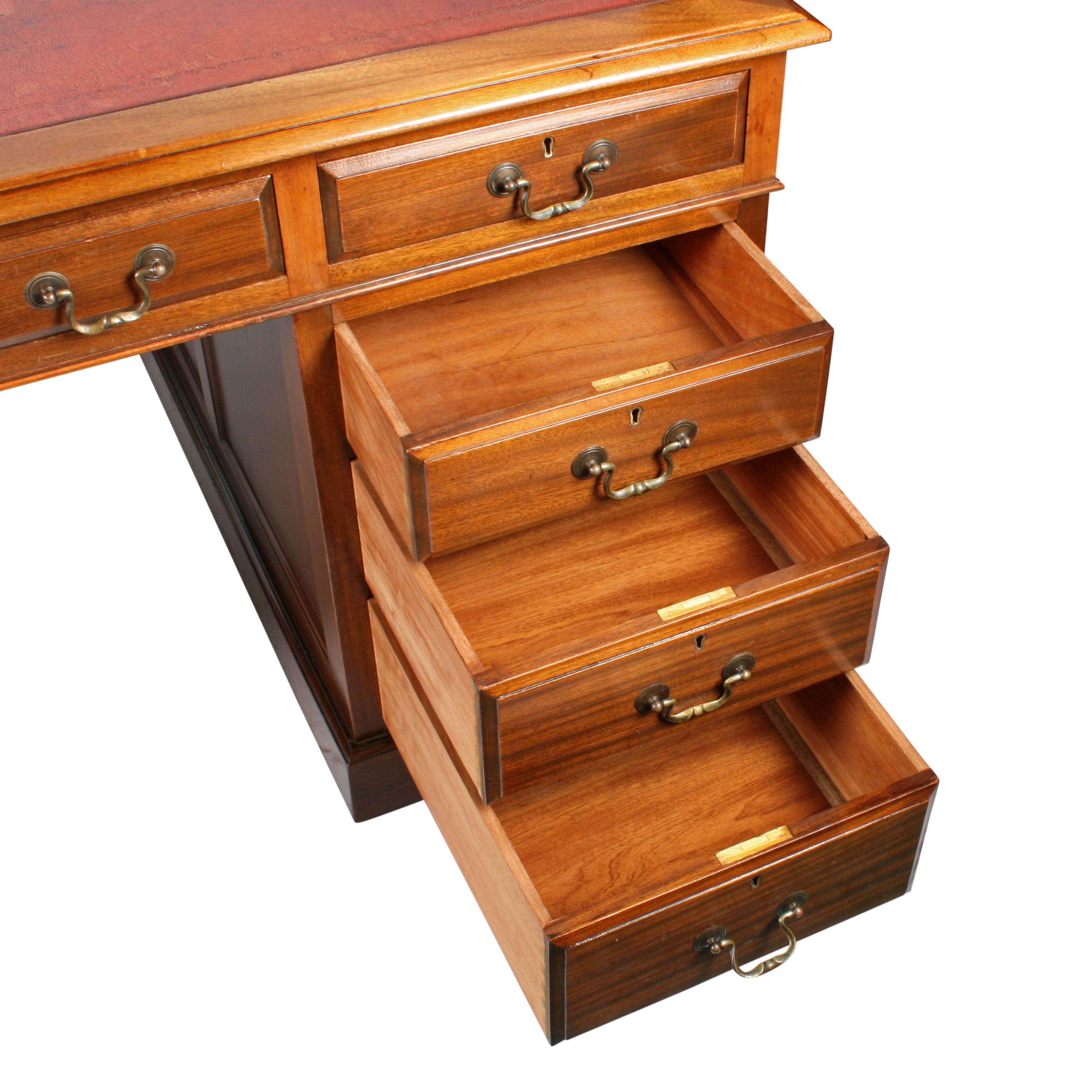 Georgian Style Pedestal Desk For Sale 1