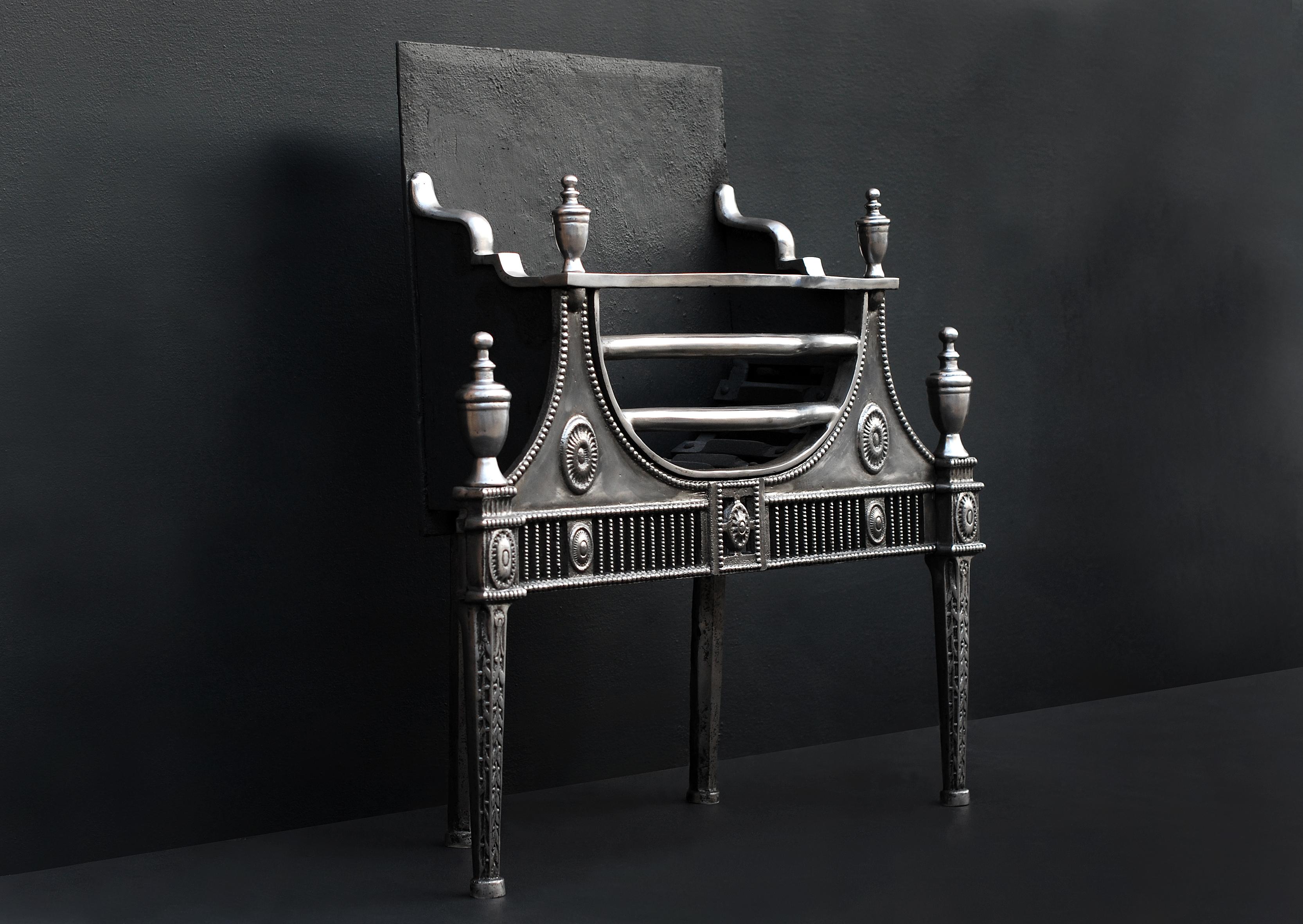 Anglais Grille de cheminée polie de style géorgien en vente