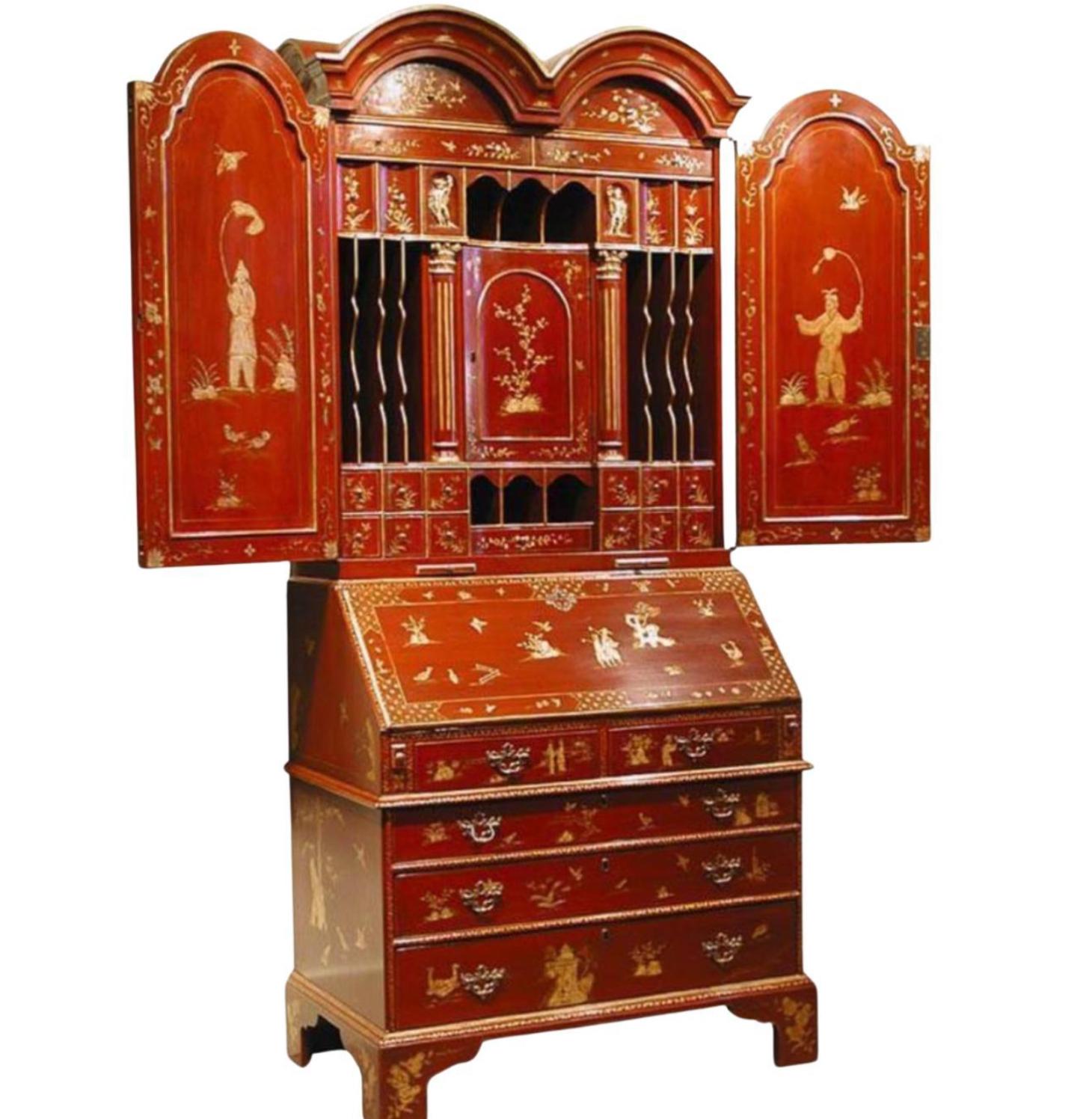 Chinoiseries Secrétaire de style géorgien rouge et or décoré de chinoiseries Burton-Ching en vente