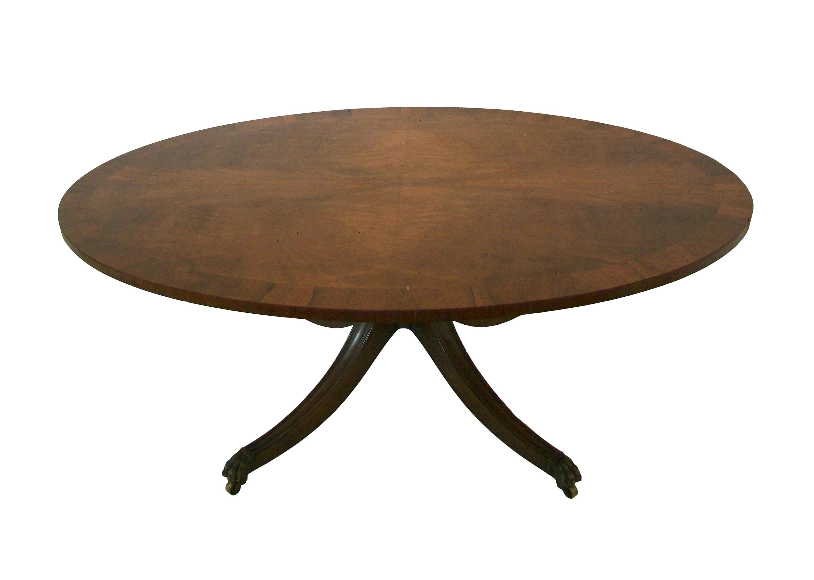 Fine Georgian (Regency Era) style banded oval coffee table - made for Eaton's College Street Gallery of Fine Furniture (Toronto 1930-1977) - exceptional bench made quality with warm vintage patina - featuring a flamed wood veneer to the top with a 2