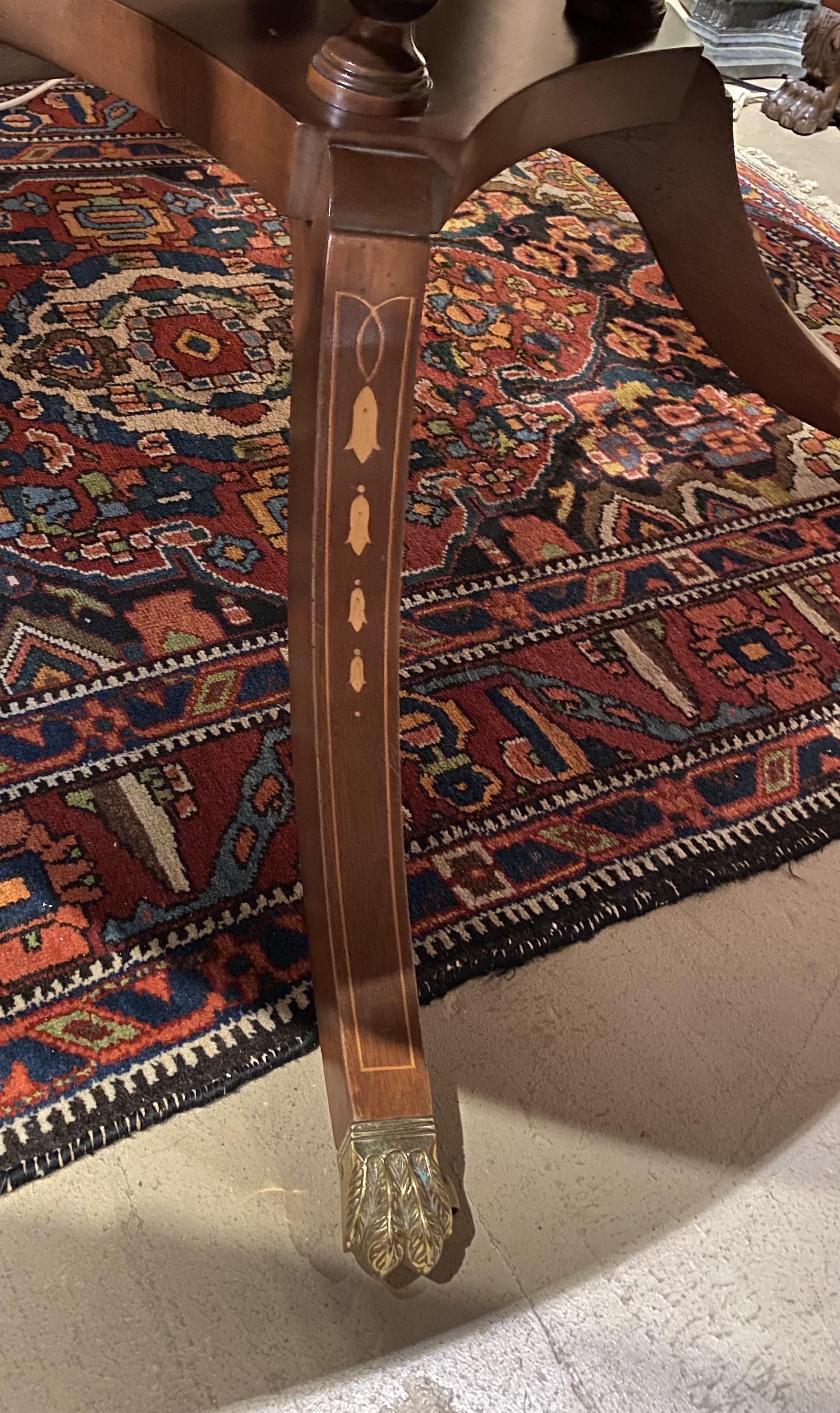 Georgian Style Round Banded Mahogany Dining Table with Outswept Legs 2