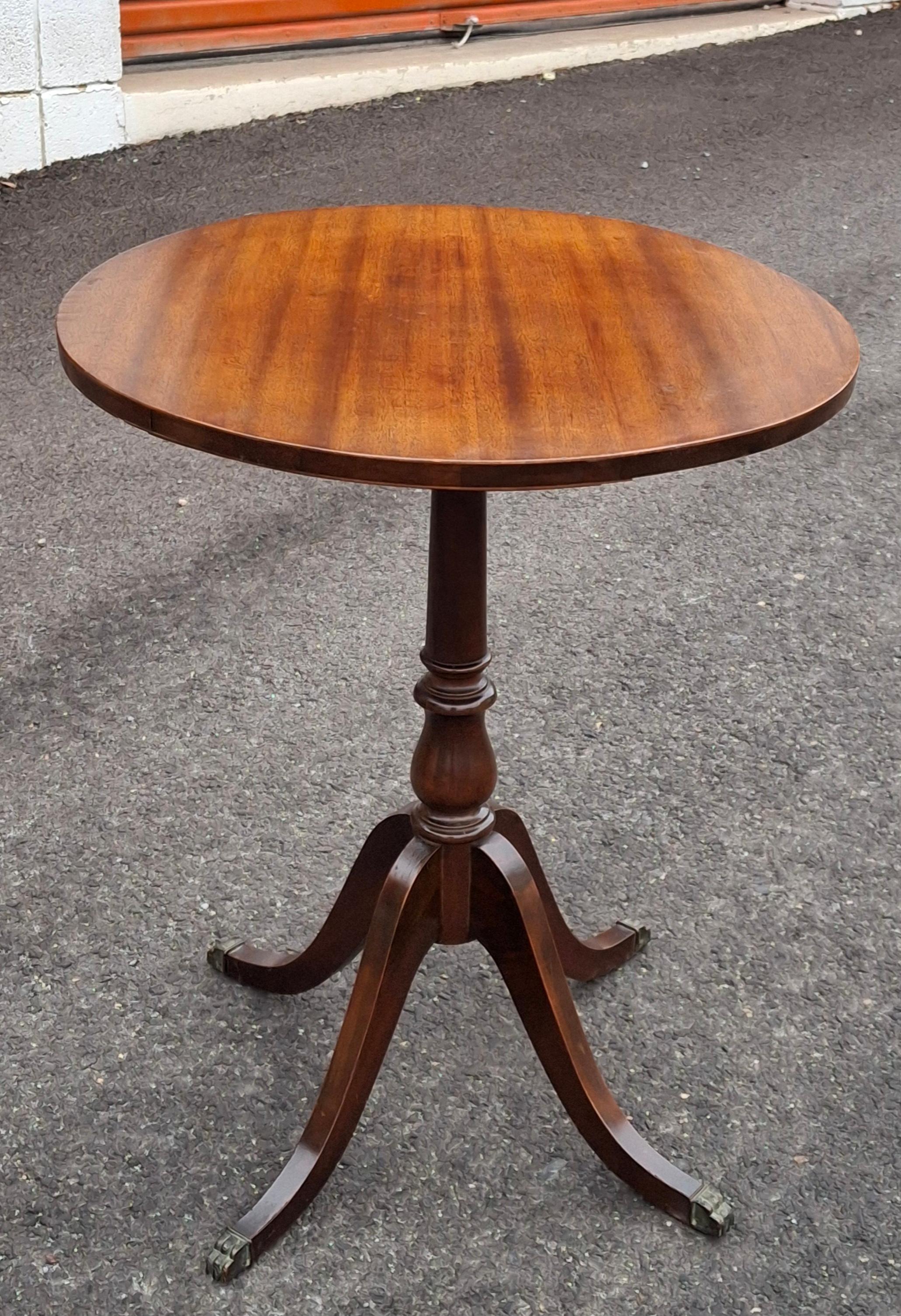 Americano Georgian Style Satin Mahogany Pedestal Quadpod Wine Table, Circa 1910s in vendita