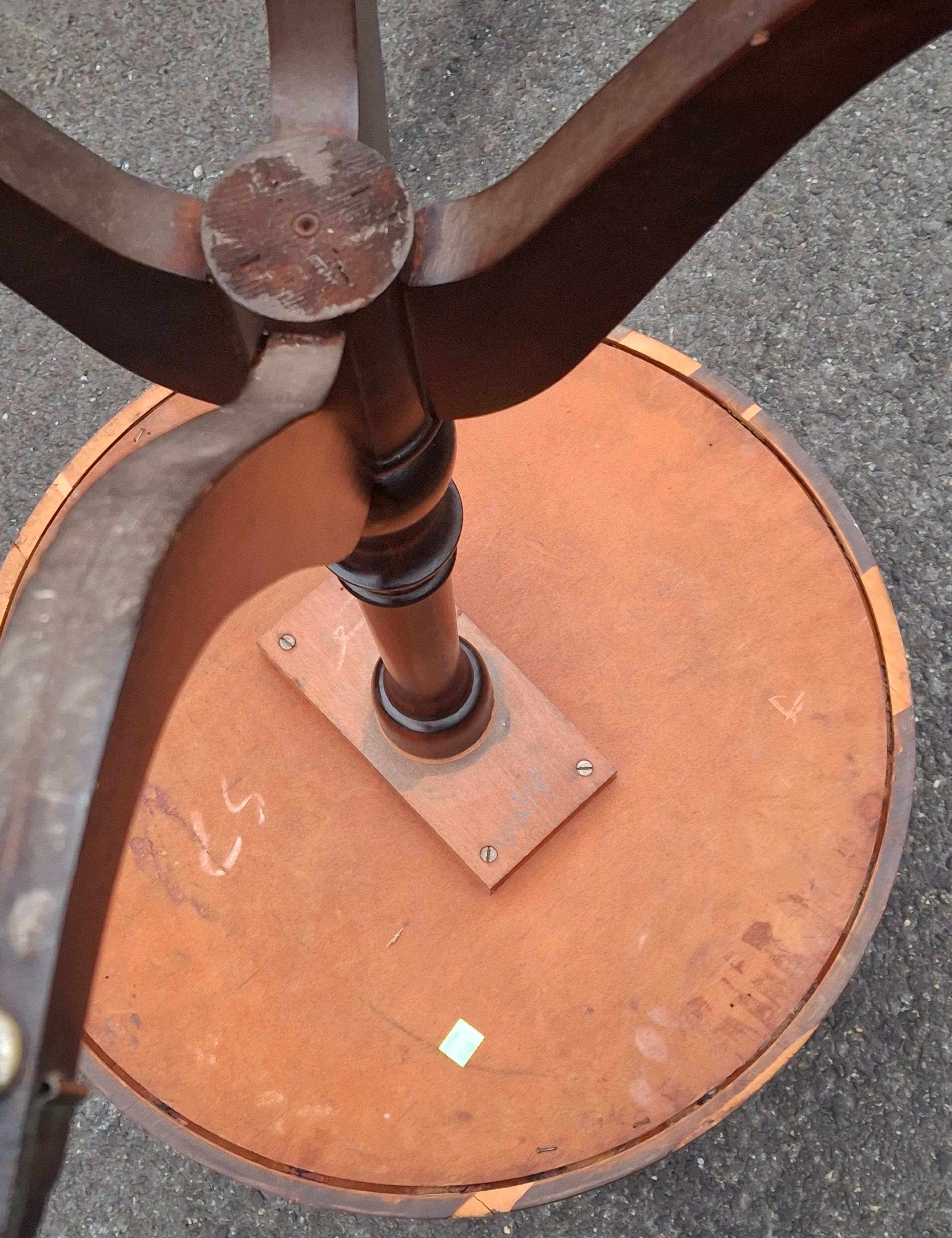 XX secolo Georgian Style Satin Mahogany Pedestal Quadpod Wine Table, Circa 1910s in vendita