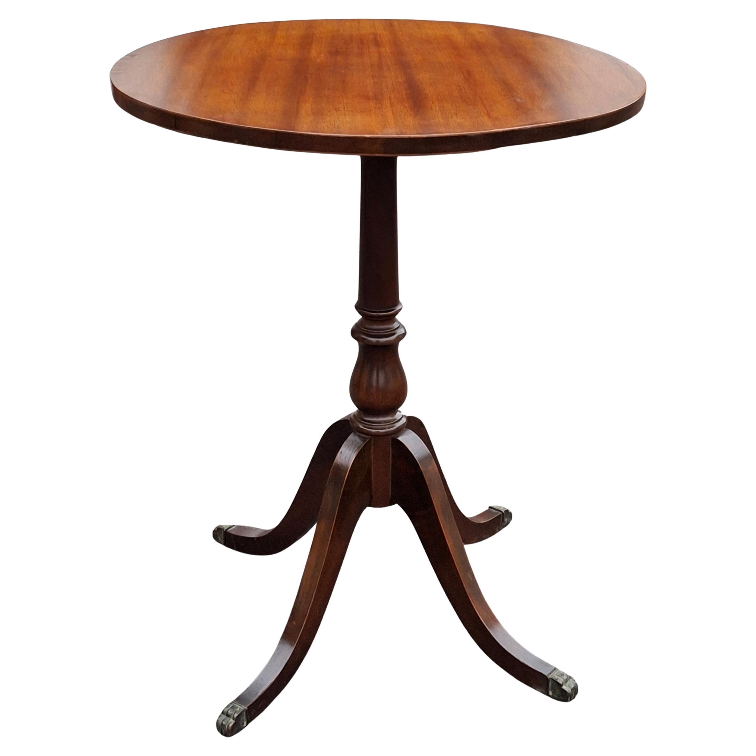 Georgian Style Satin Mahogany Pedestal Quadpod Wine Table, Circa 1910s in vendita
