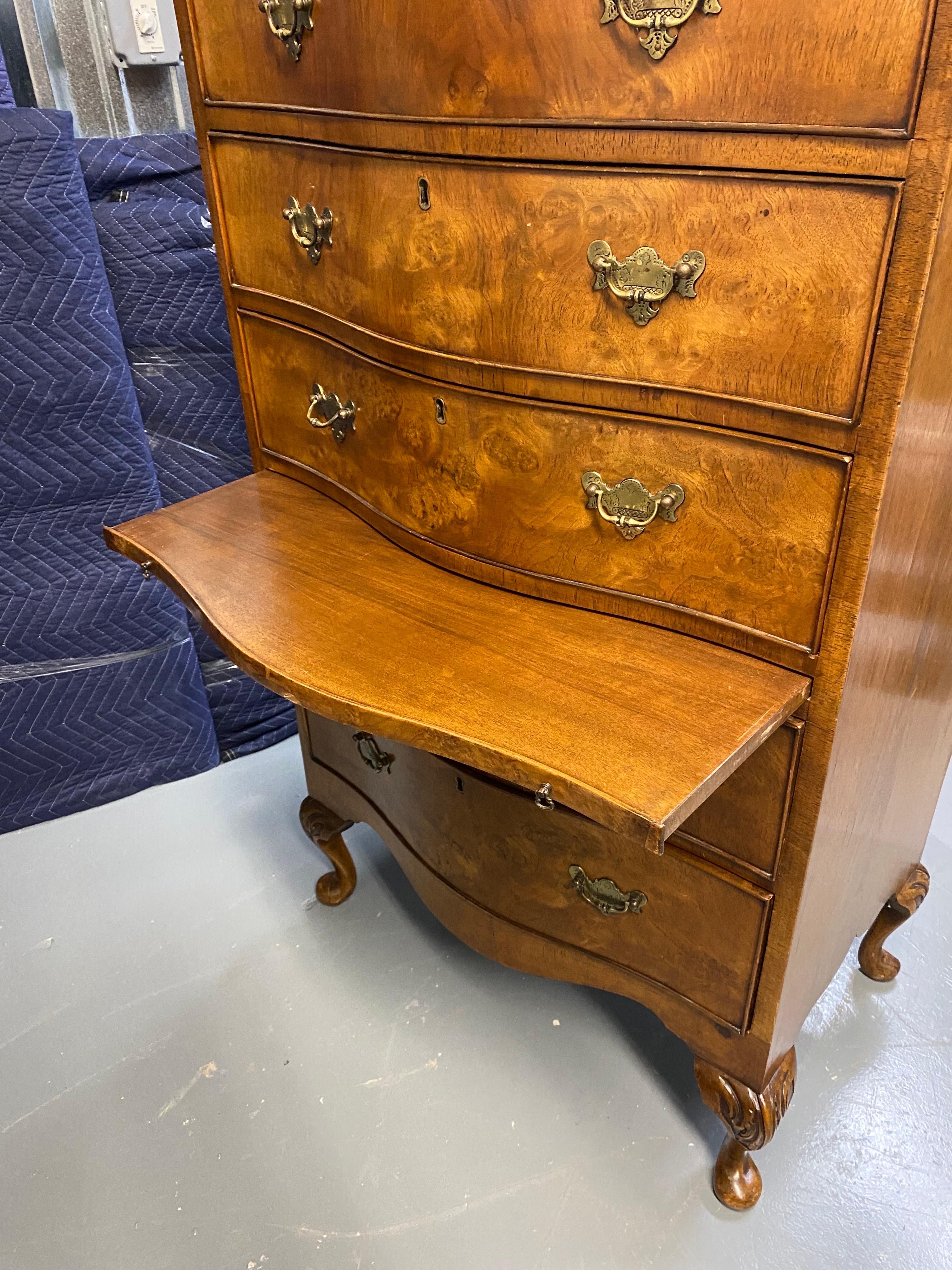Georgian Style Serpentine Front Tall Chest of Drawers, 20th Century In Good Condition For Sale In Southampton, NY