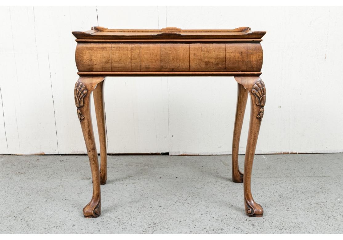 Beistelltisch im georgischen Stil im Angebot 9