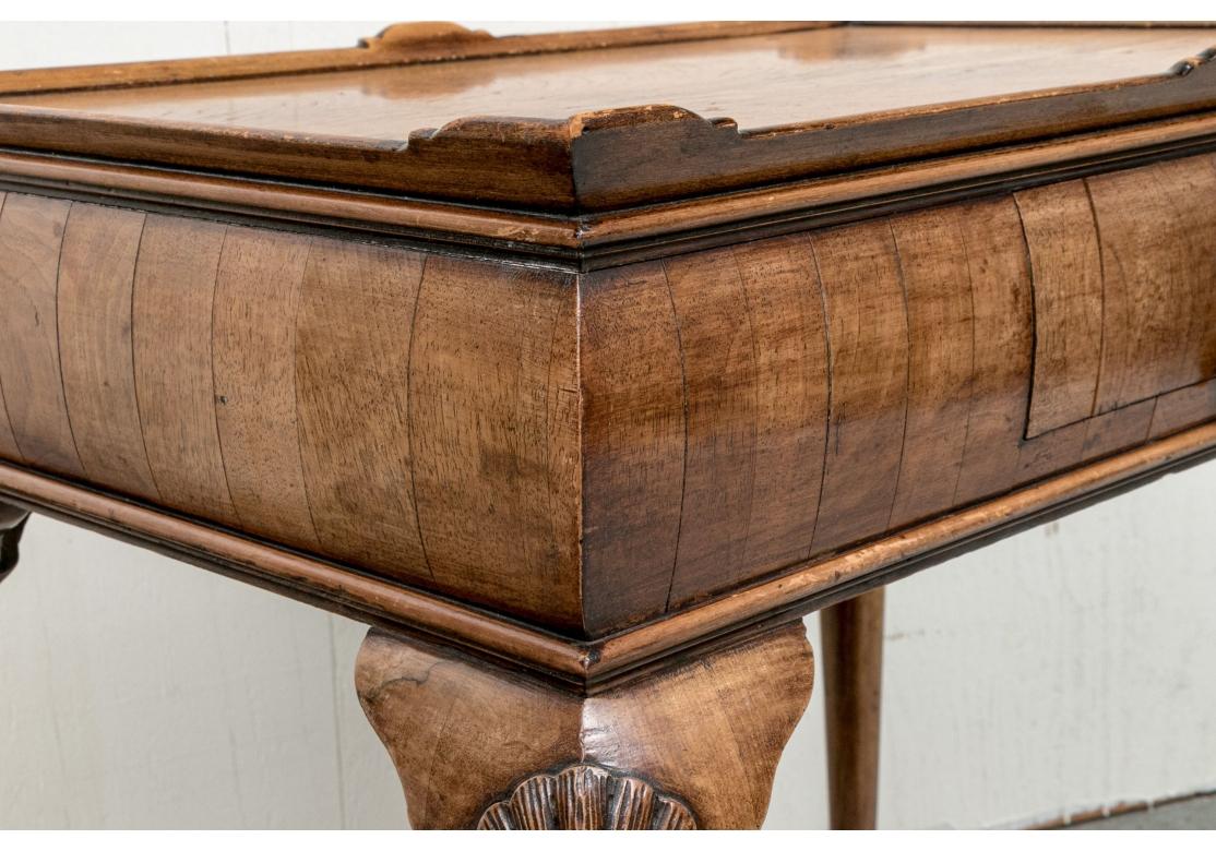 Beistelltisch im georgischen Stil im Angebot 3