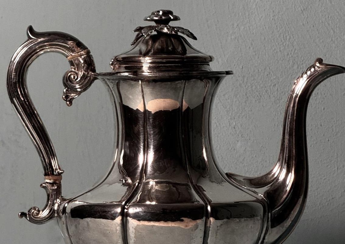 Georgian-Style Silver-Plated English Teapot-Chocolate Pot For Sale 3