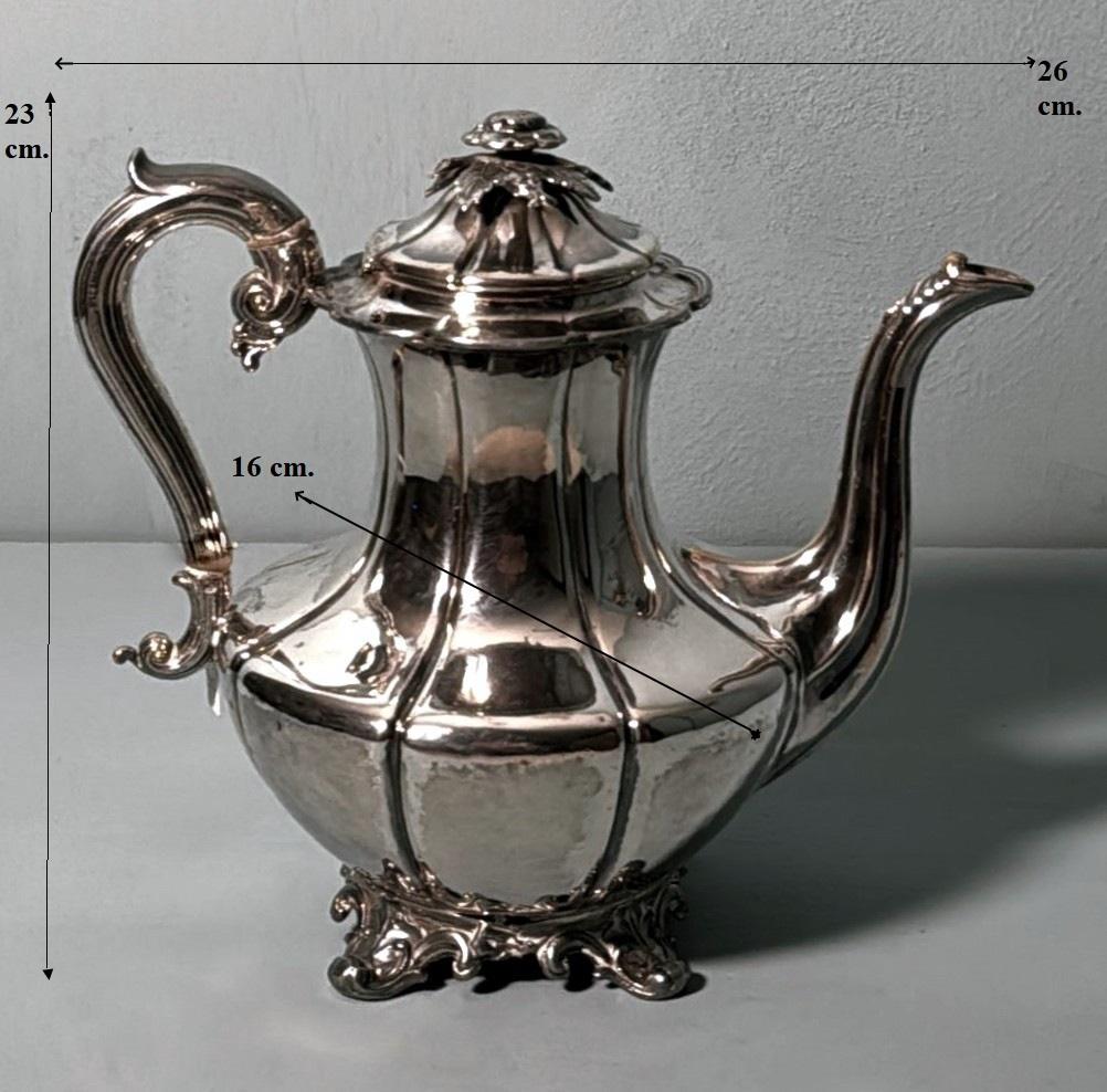 Georgian-Style Silver-Plated English Teapot-Chocolate Pot For Sale 10