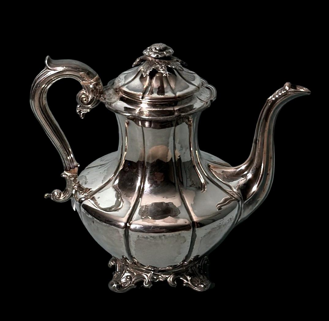 Georgian-Style Silver-Plated English Teapot-Chocolate Pot In Good Condition For Sale In Prato, Tuscany