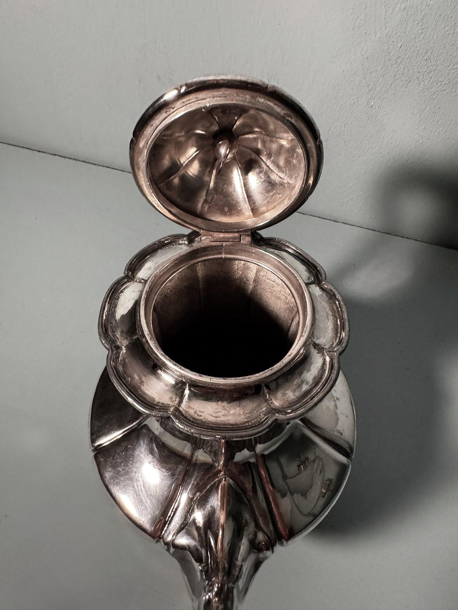 Georgian-Style Silver-Plated English Teapot-Chocolate Pot For Sale 2