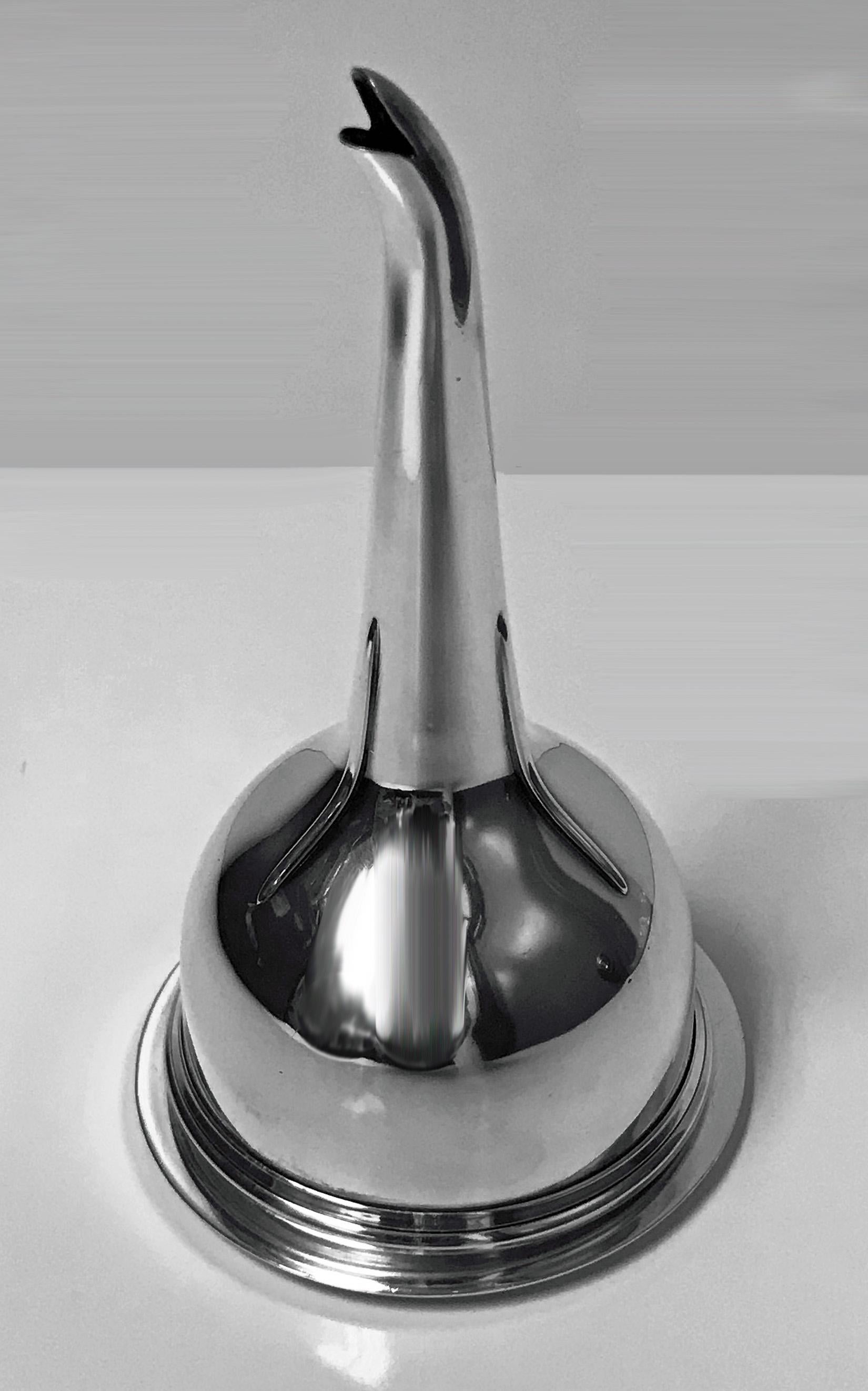 Georgian style Silver Wine Funnel, London 1975 Snow and Ashworth In Good Condition In Toronto, Ontario