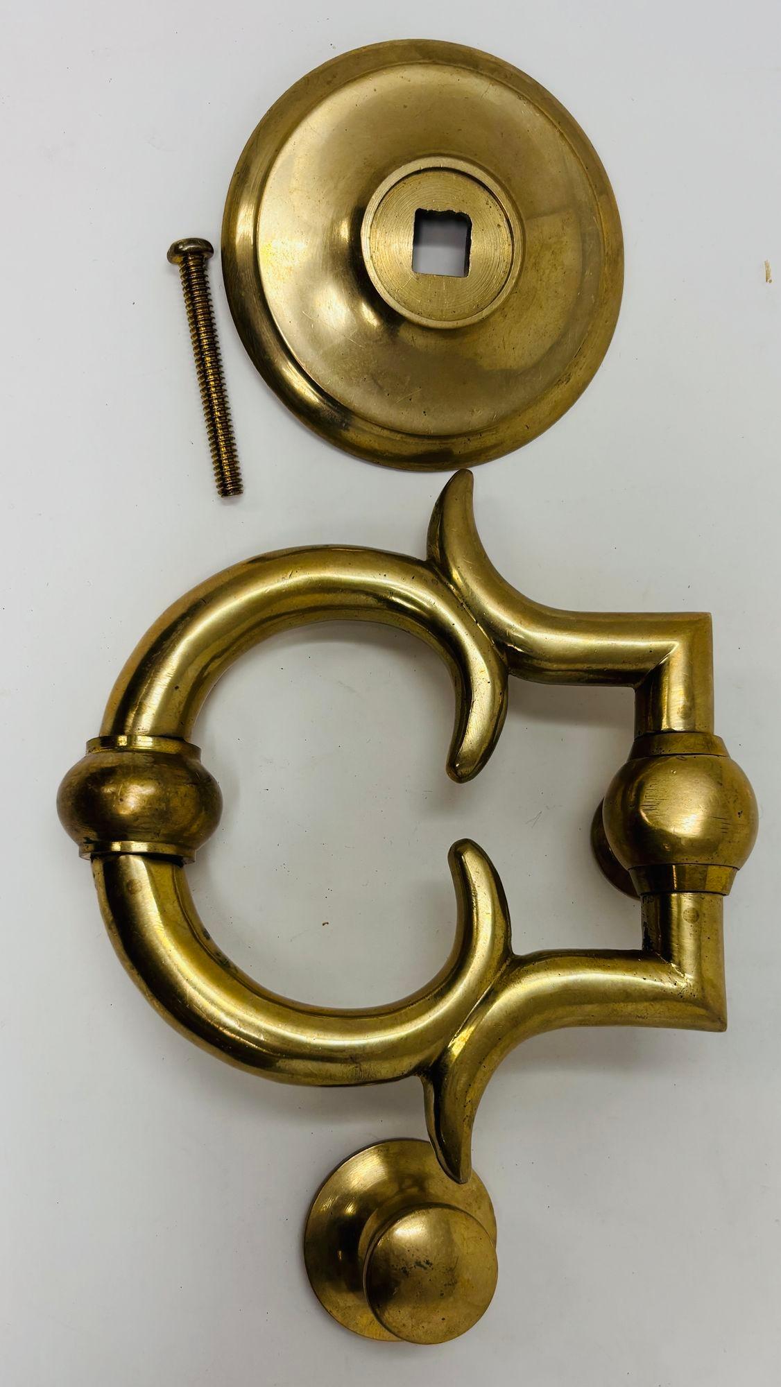 Georgiano Battente per porta in ottone massiccio lucidato in stile georgiano del 1940 in vendita