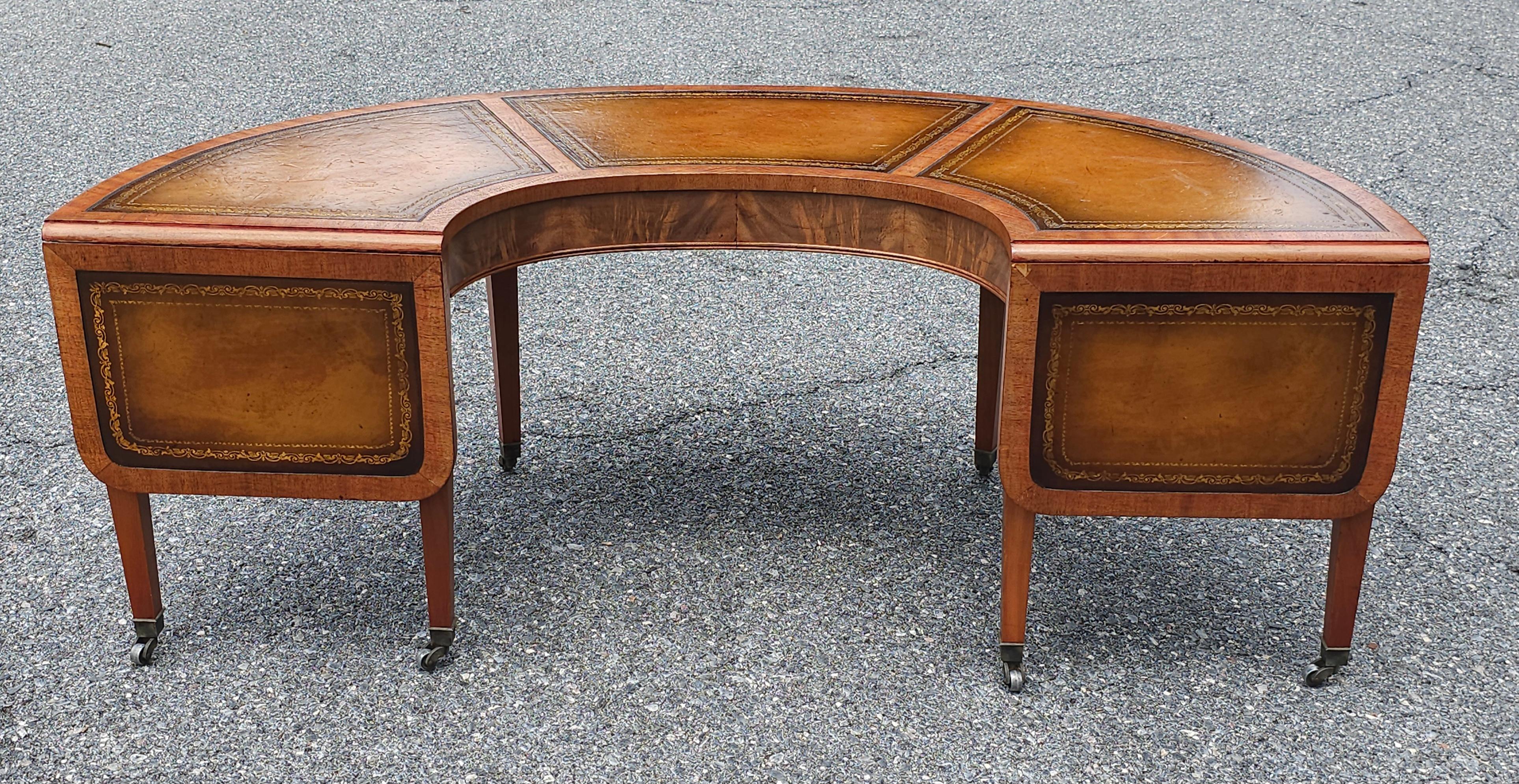 Table basse à feuilles tombantes Demilune en acajou avec insertion de cuir estampé de style géorgien en vente 4