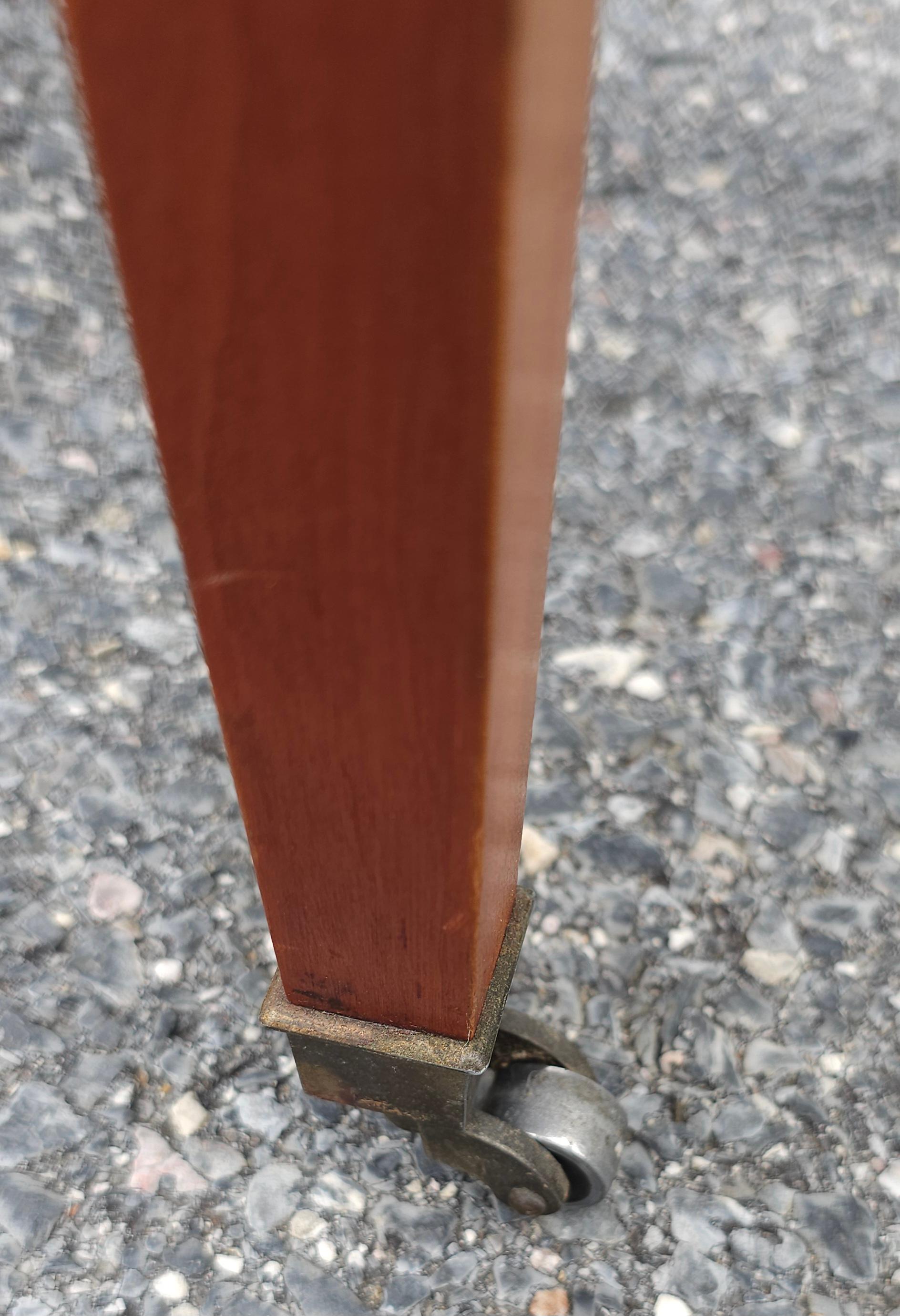 Table basse à feuilles tombantes Demilune en acajou avec insertion de cuir estampé de style géorgien en vente 5