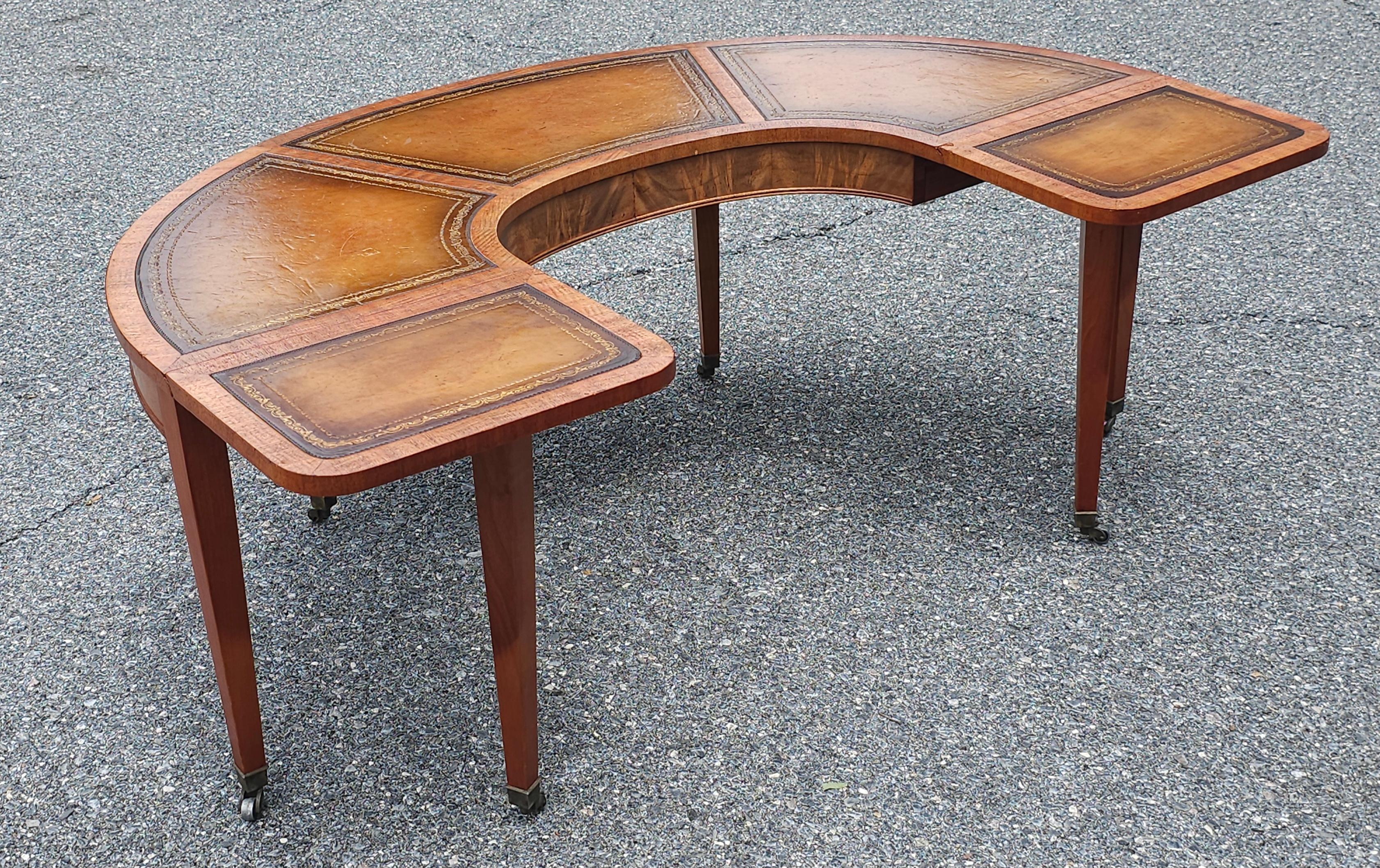 Table basse à feuilles tombantes Demilune en acajou avec insertion de cuir estampé de style géorgien Bon état - En vente à Germantown, MD