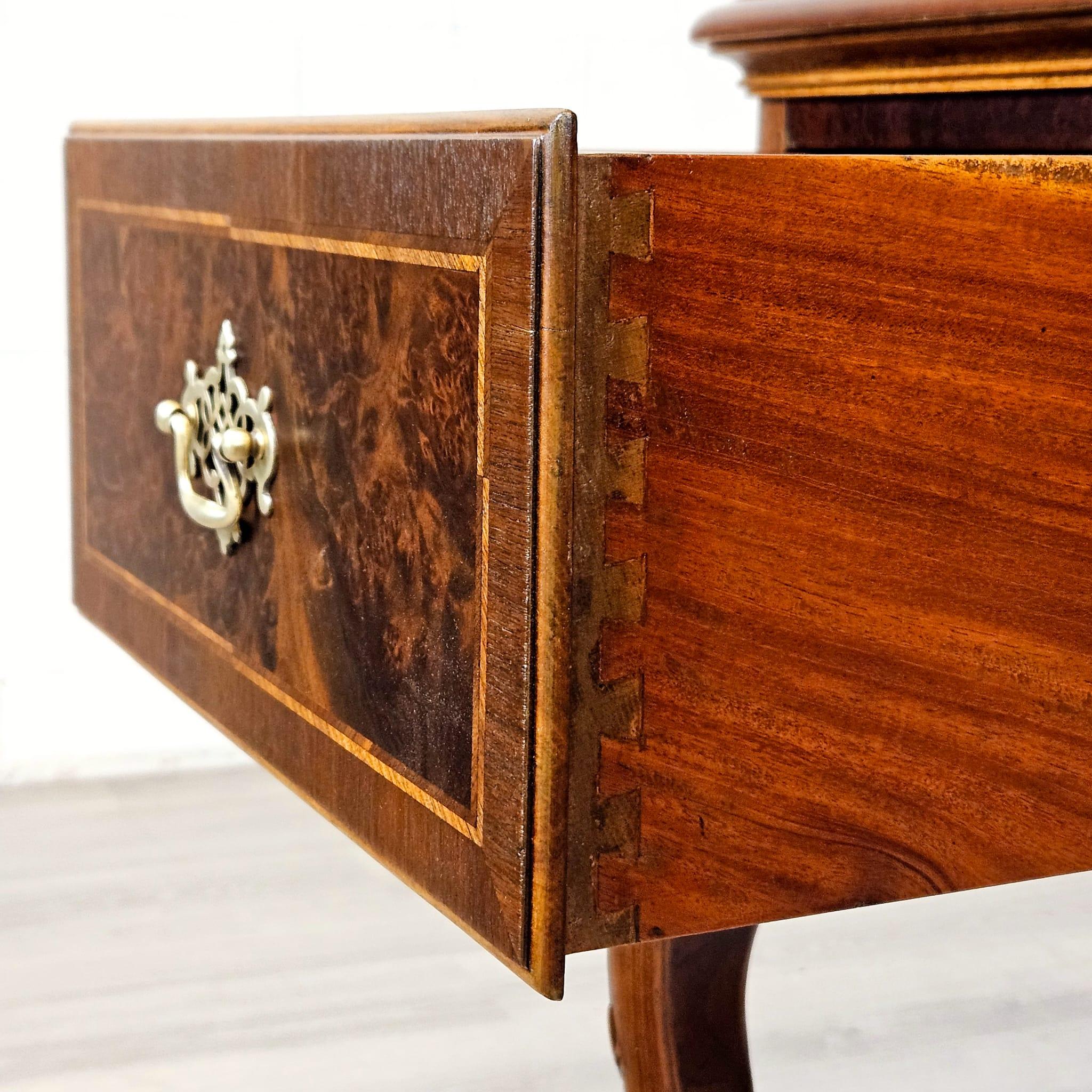 Georgian Style Walnut Server Sideboard, Walnut with Burr Walnut Panels In Good Condition For Sale In Toronto, CA