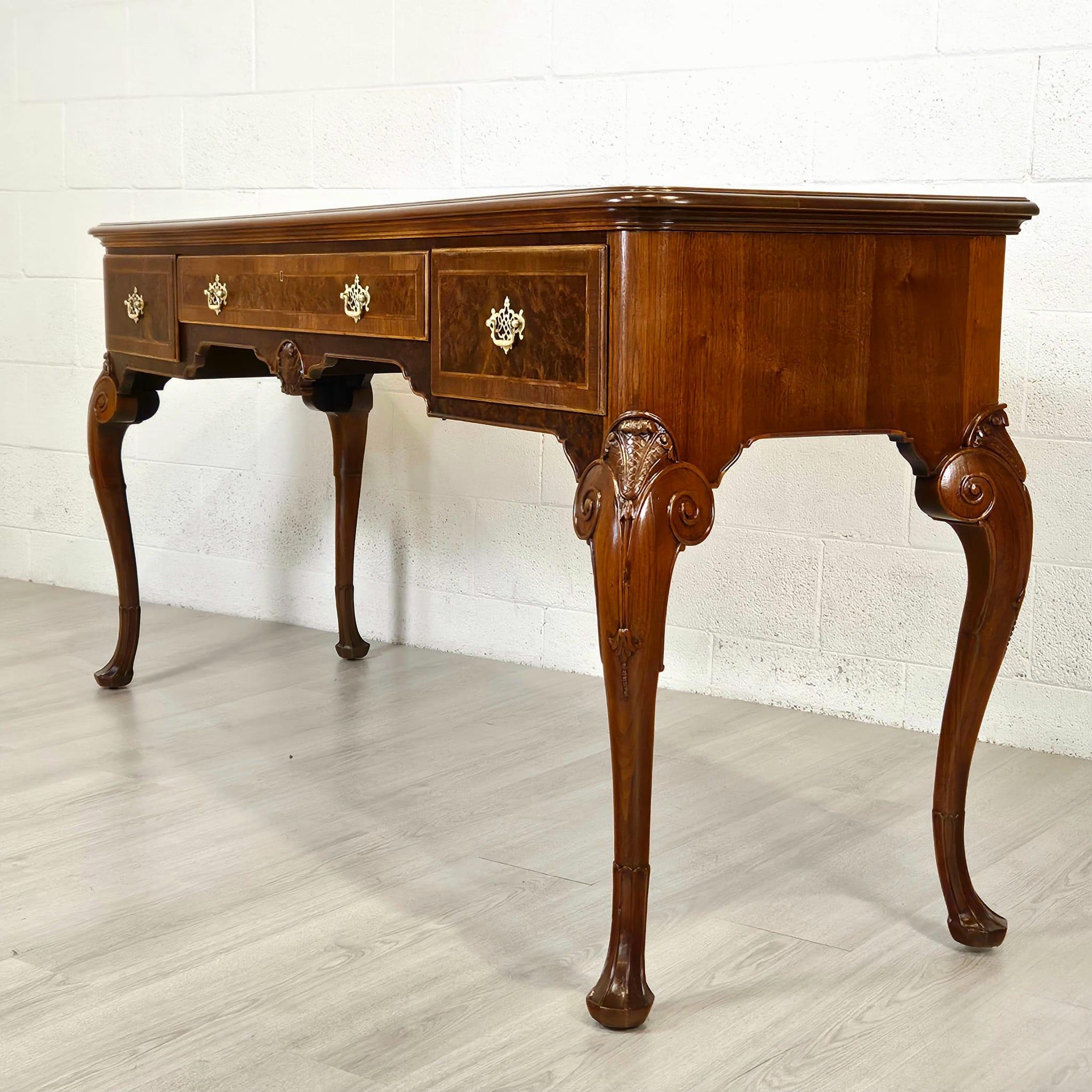 Georgian Style Walnut Server Sideboard, Walnut with Burr Walnut Panels For Sale 3