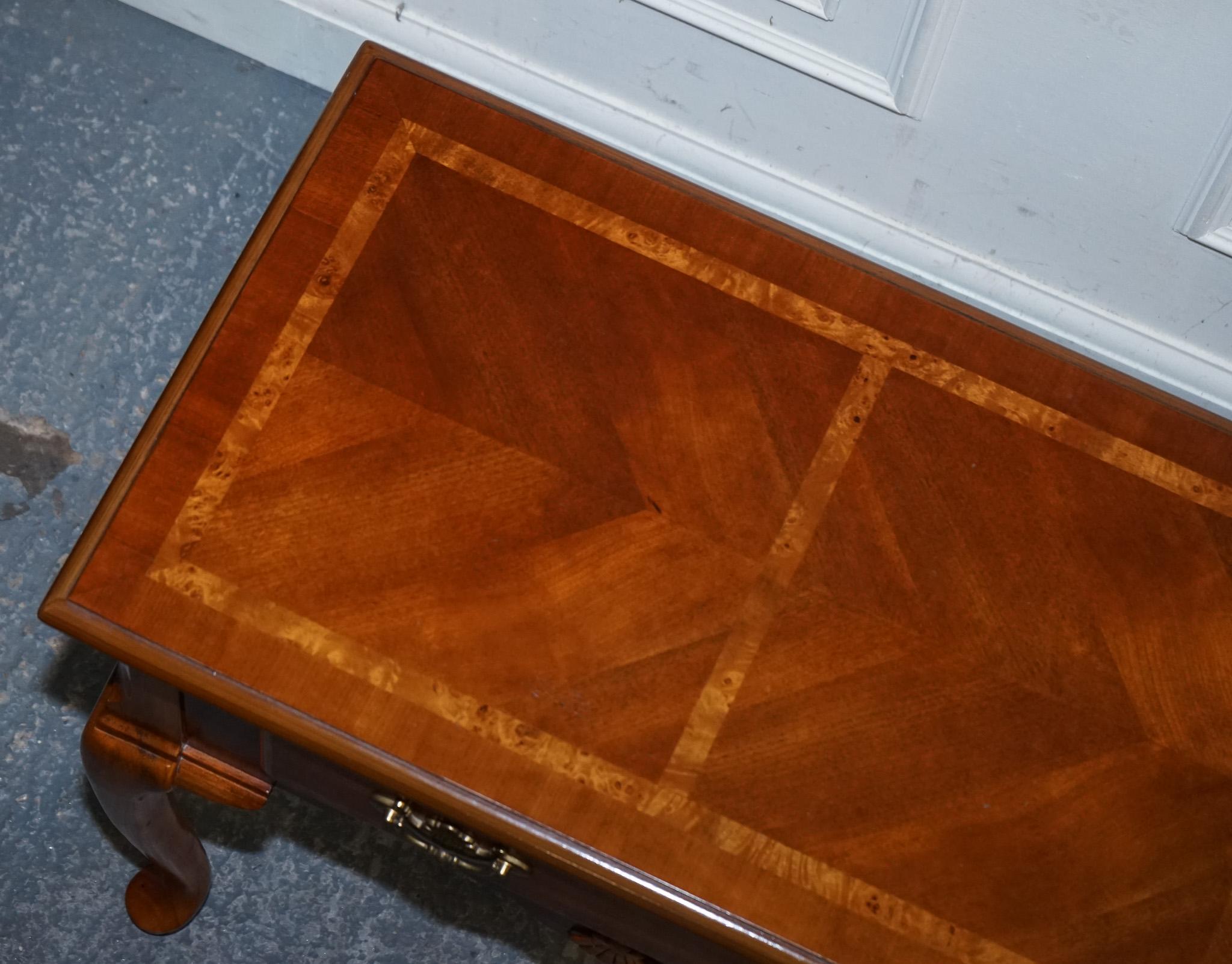 GEORGIAN STYLE WALNUT SIDE CONSOLE TABLE ON CABRIOLE LEGS CiRCA 1980'S For Sale 3