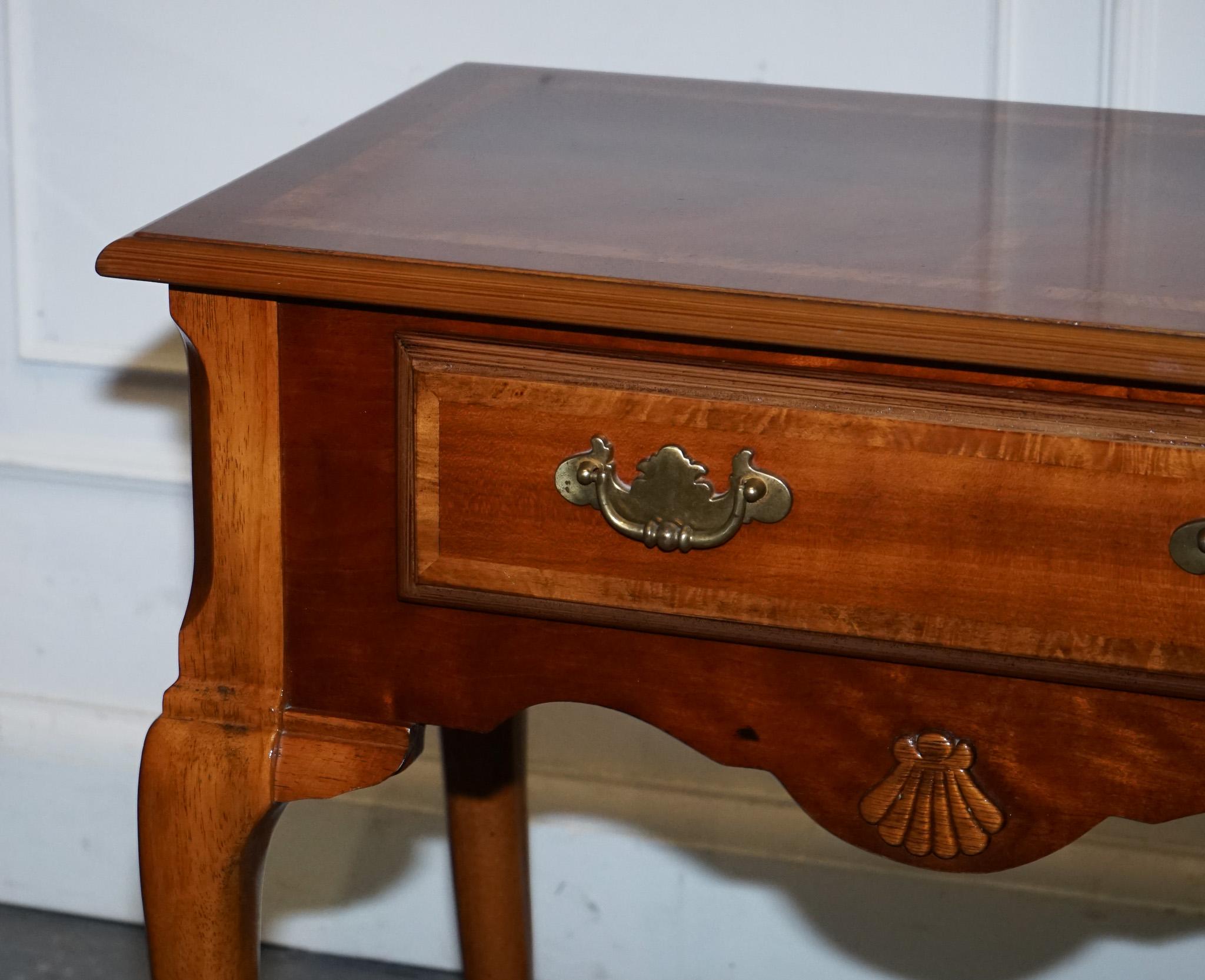 GEORGIAN STYLE WALNUT SIDE CONSOLE TABLE ON CABRIOLE LEGS CiRCA 1980'S In Good Condition For Sale In Pulborough, GB
