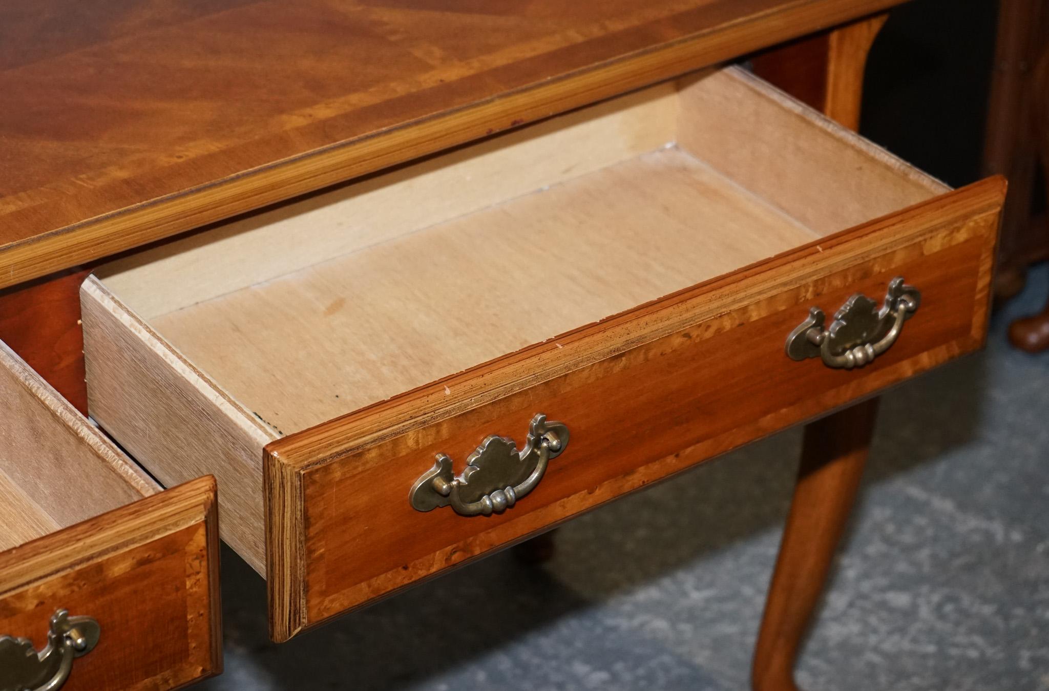 Hardwood GEORGIAN STYLE WALNUT SIDE CONSOLE TABLE ON CABRIOLE LEGS CiRCA 1980'S For Sale