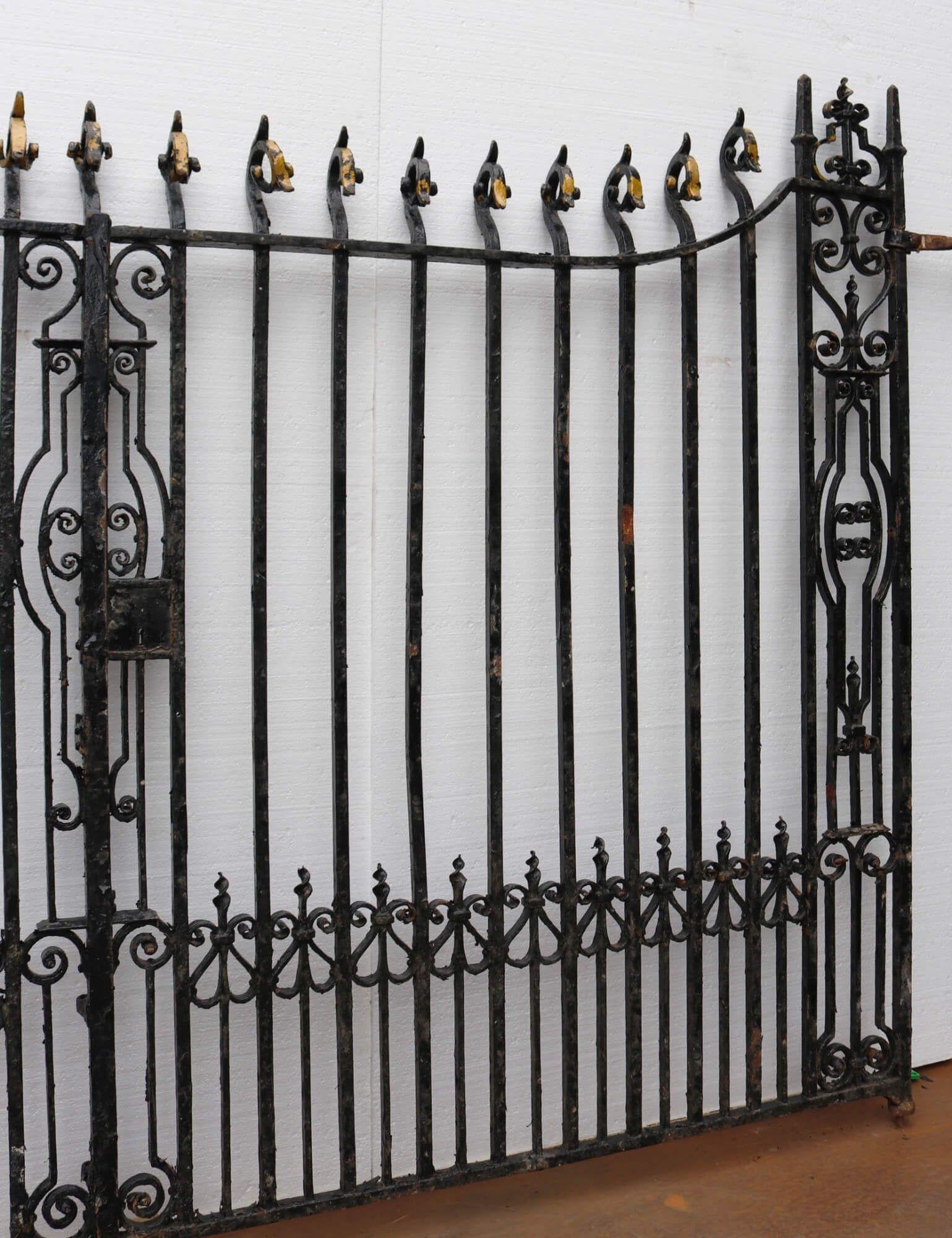 English Georgian Style Wrought Iron Driveway Gates 291 cm (9’5”) For Sale