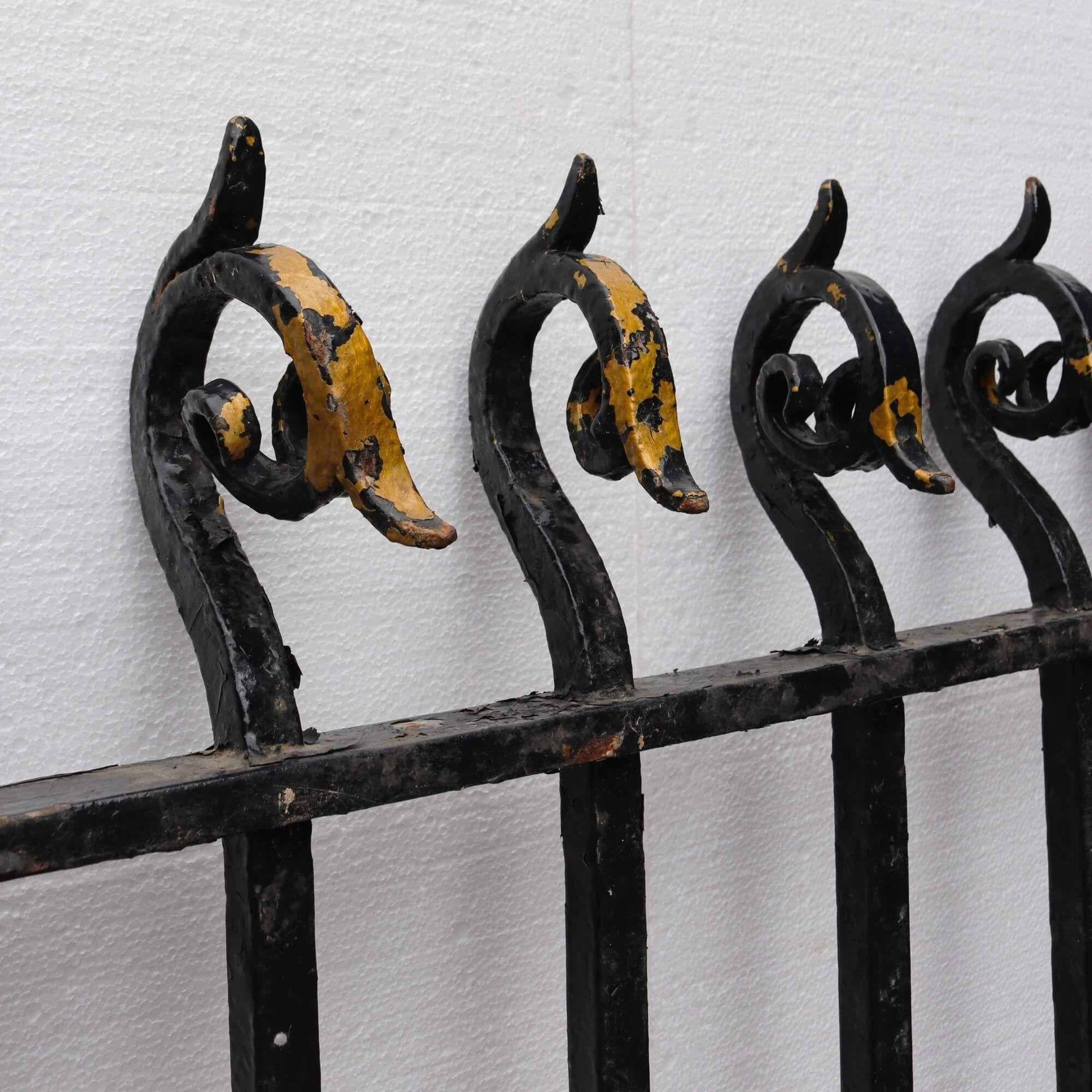 Georgian Style Wrought Iron Driveway Gates 291 cm (9’5”) In Fair Condition For Sale In Wormelow, Herefordshire