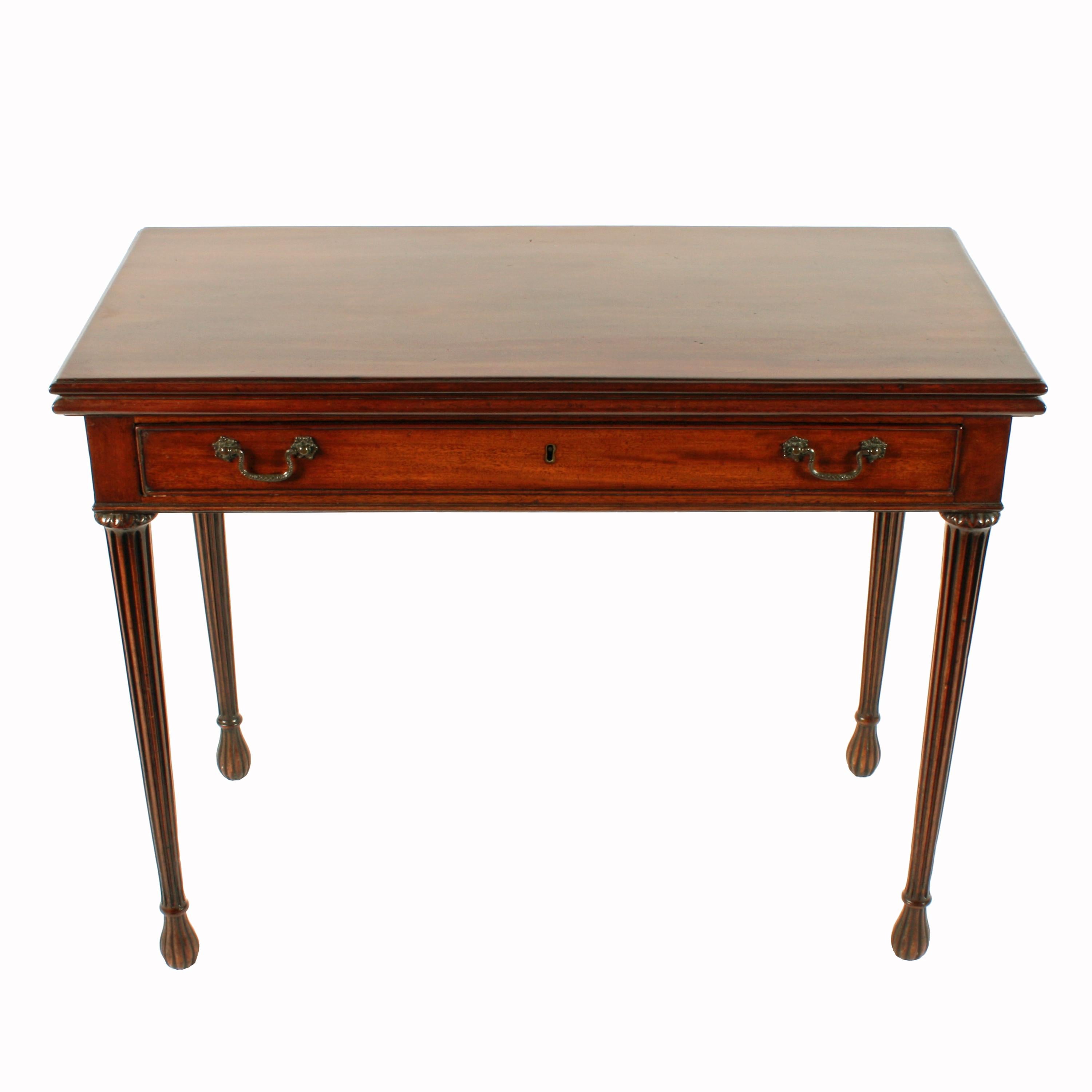 An 18th century Georgian Scottish mahogany turn over top tea table.

The table has a slim single ashwood lined drawer to the front with a cock beaded edge and original bronze colored chased swan neck handles.

The table has four turned and