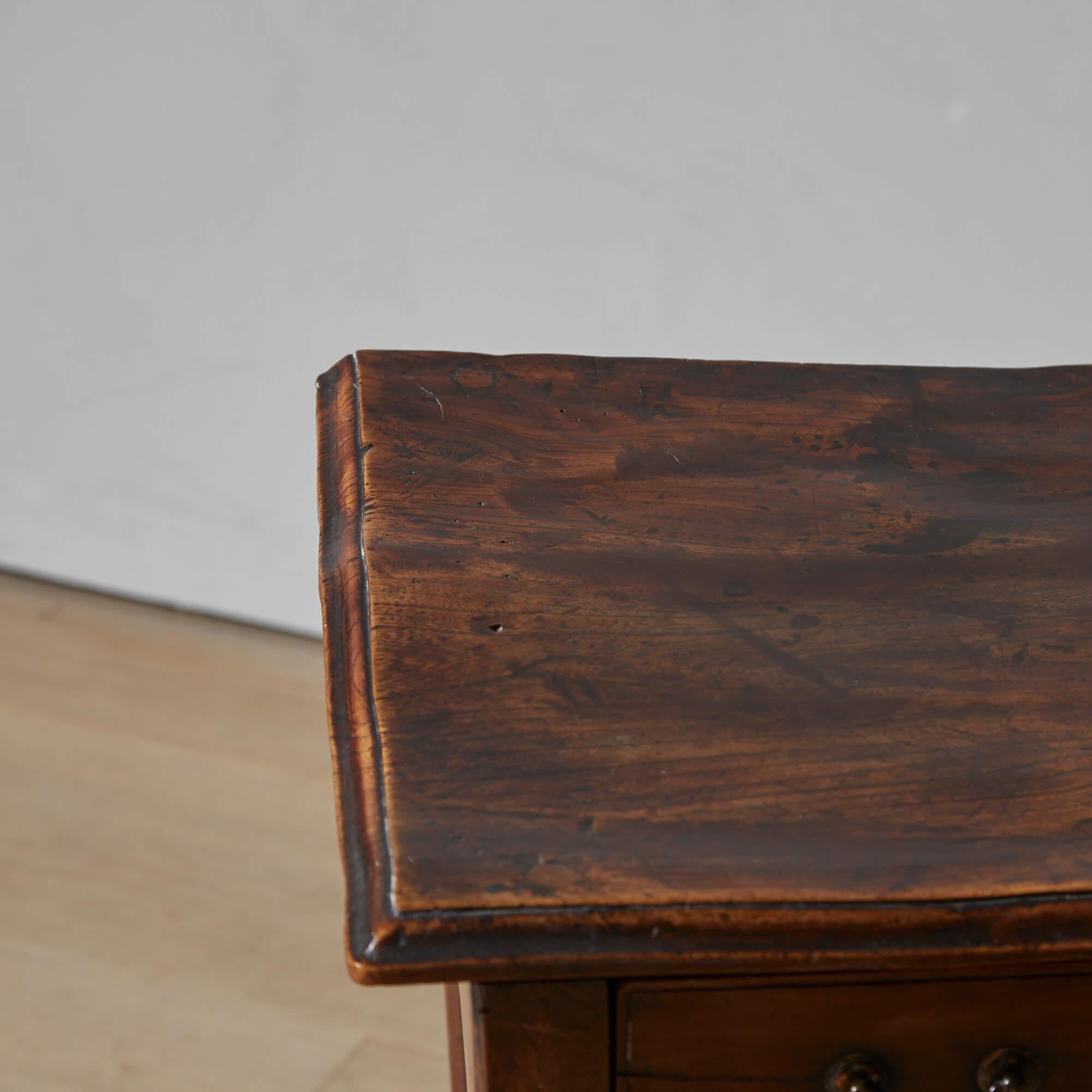 Tavolo da taverna georgiano In condizioni buone in vendita a Long Island City, NY