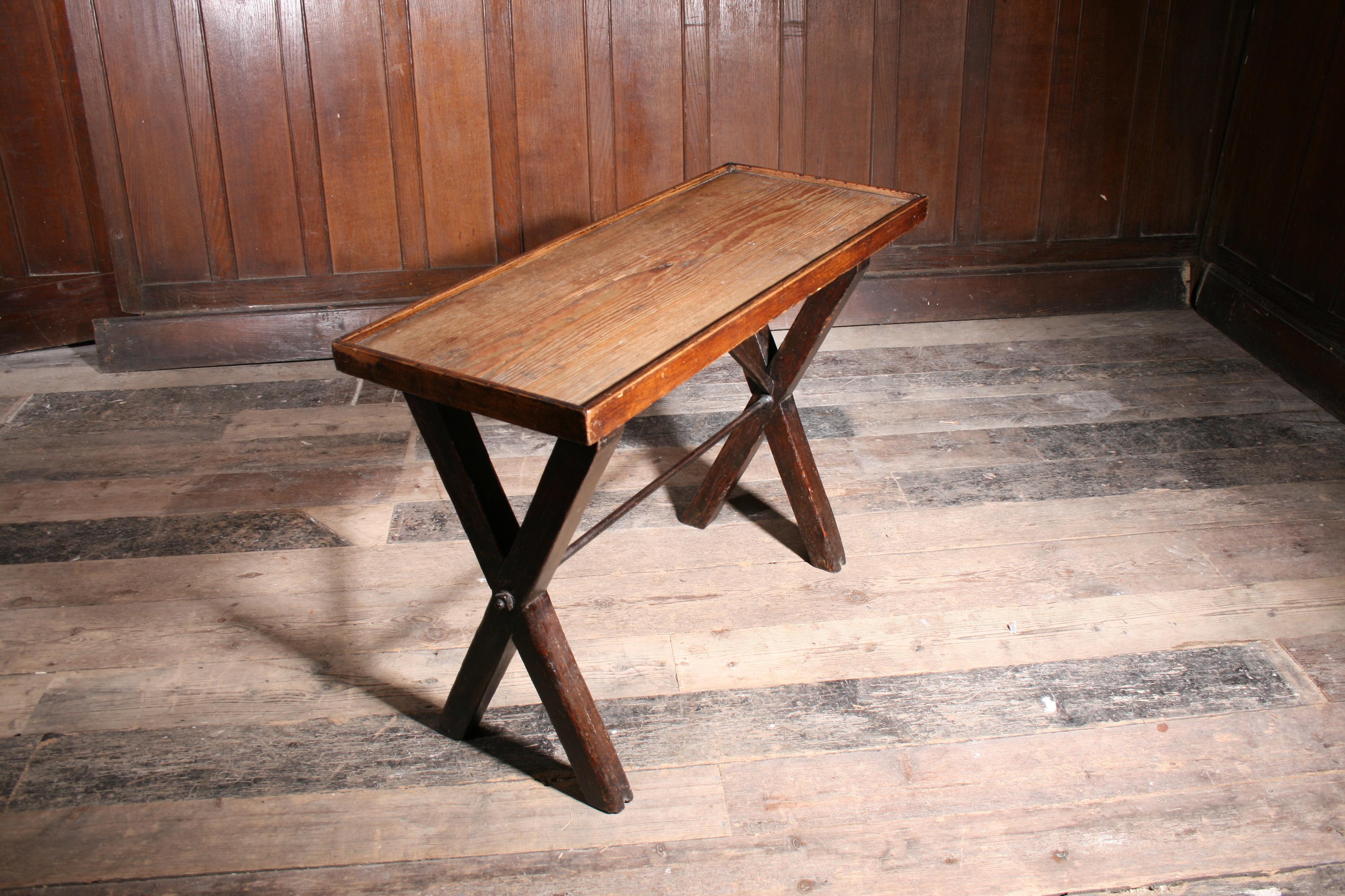 Georgischer Tavernentisch in Originalfarbe im Angebot 1