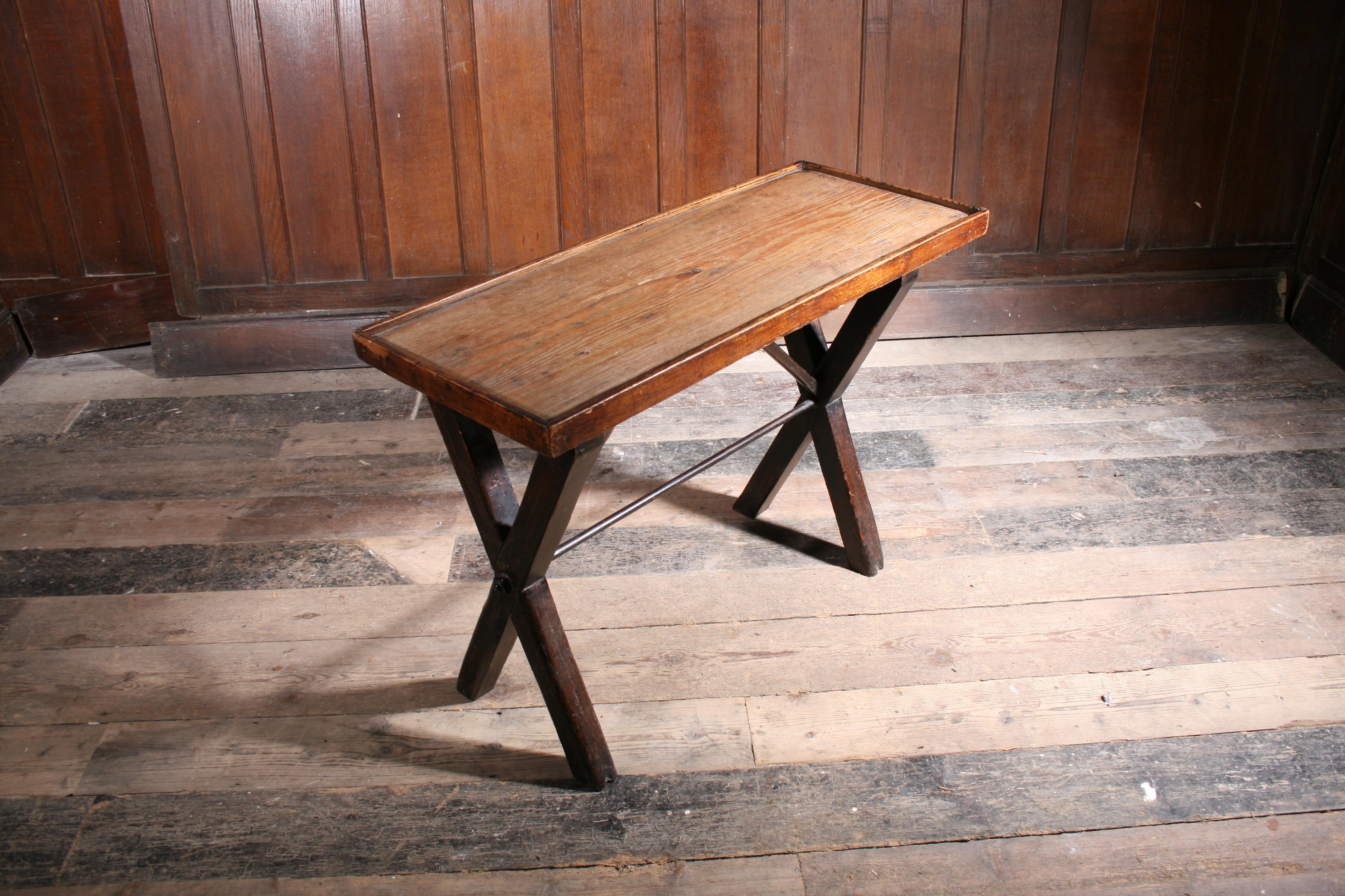 Georgischer Tavernentisch in Originalfarbe im Angebot 2