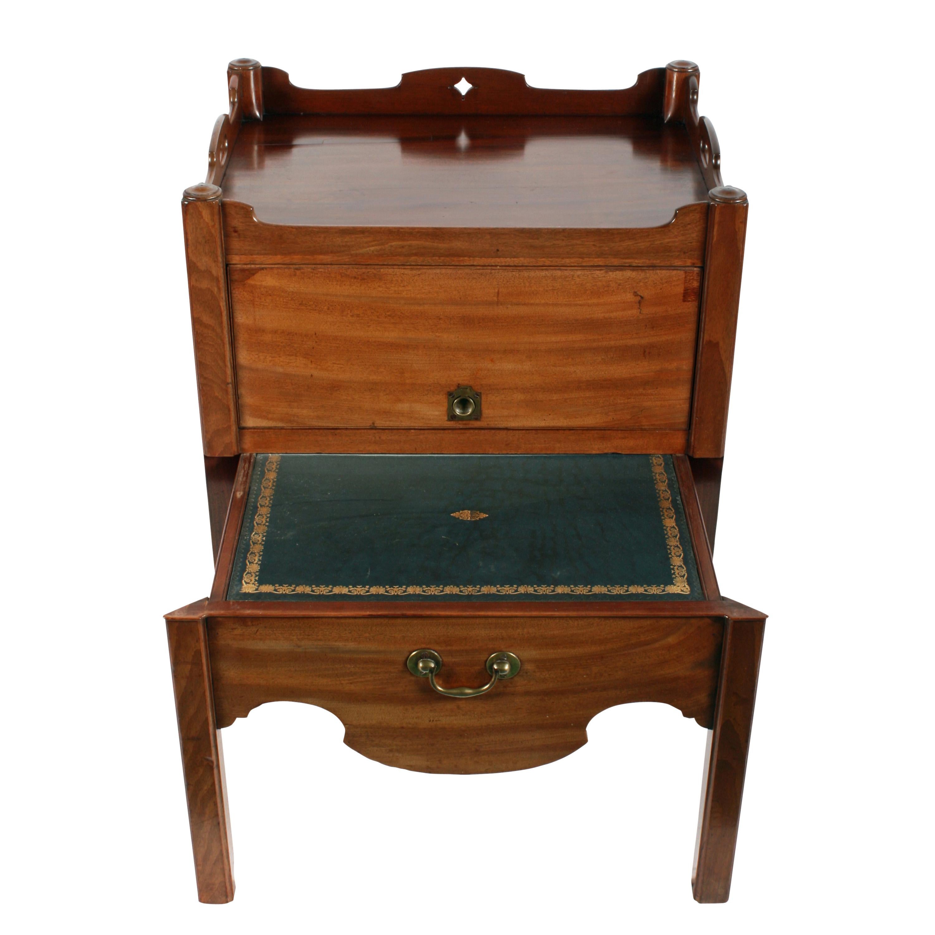 18th Century Georgian Tray Top Commode For Sale