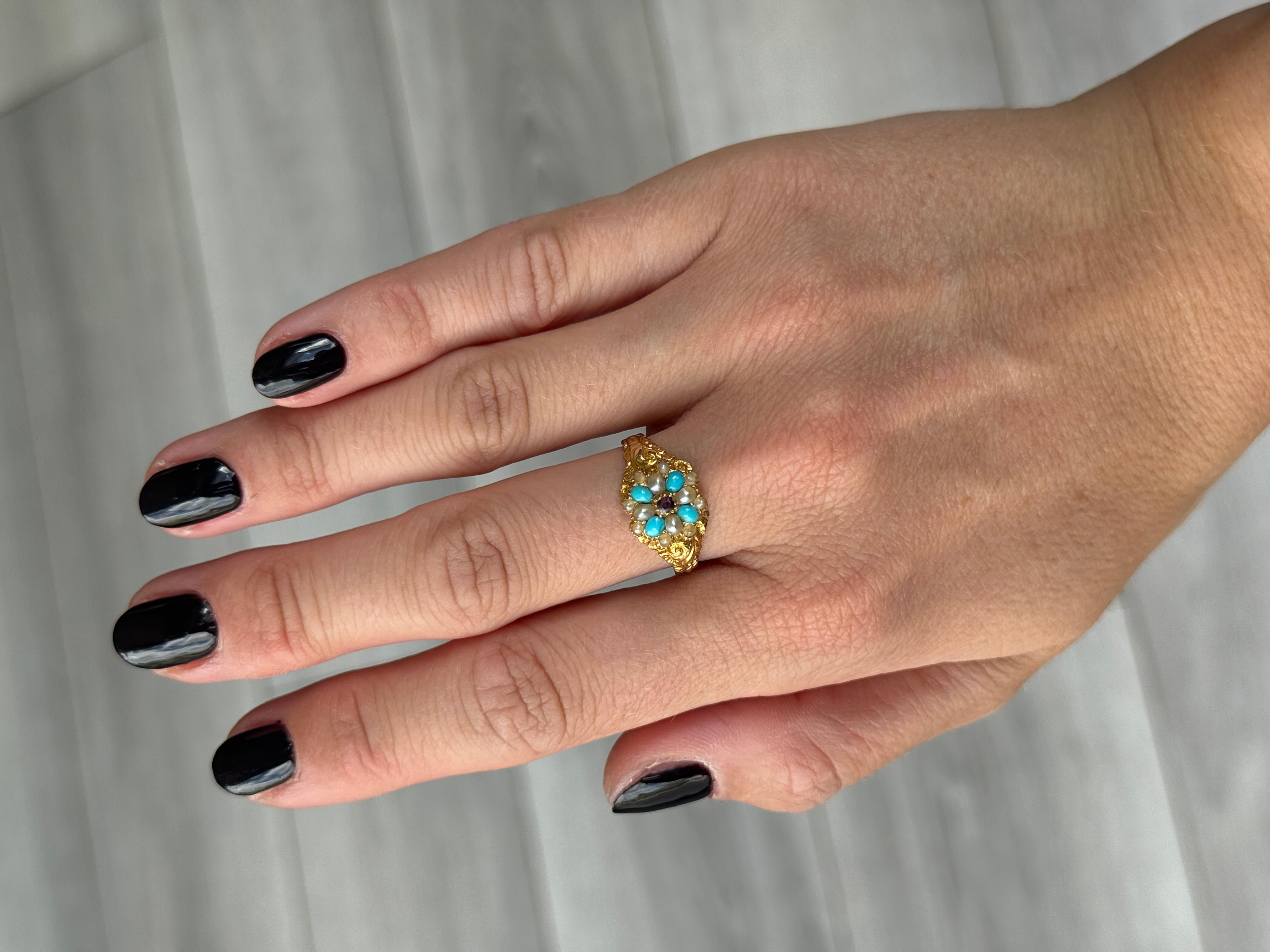 Anillo georgiano de turquesa, rubí y perla en racimo de oro de 18 quilates Georgiano en venta