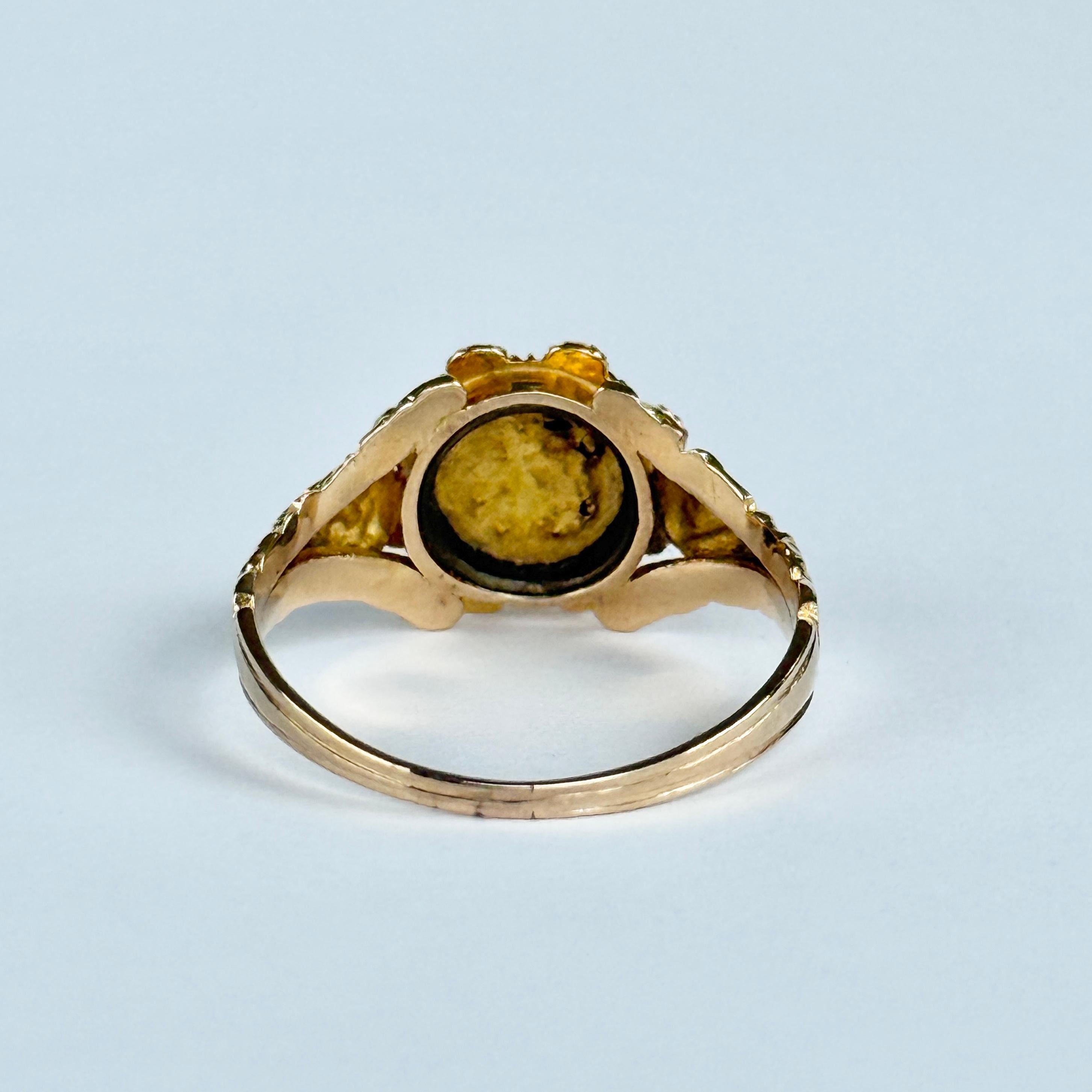 Anillo georgiano de turquesa, rubí y perla en racimo de oro de 18 quilates Corte redondo en venta