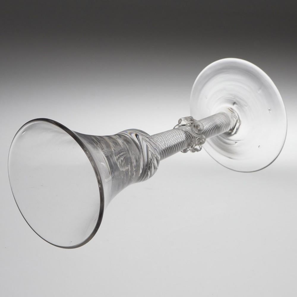 Vermicular Collar Air Twist Weinglas aus georgianischem Glas, um 1750 (George II.) im Angebot