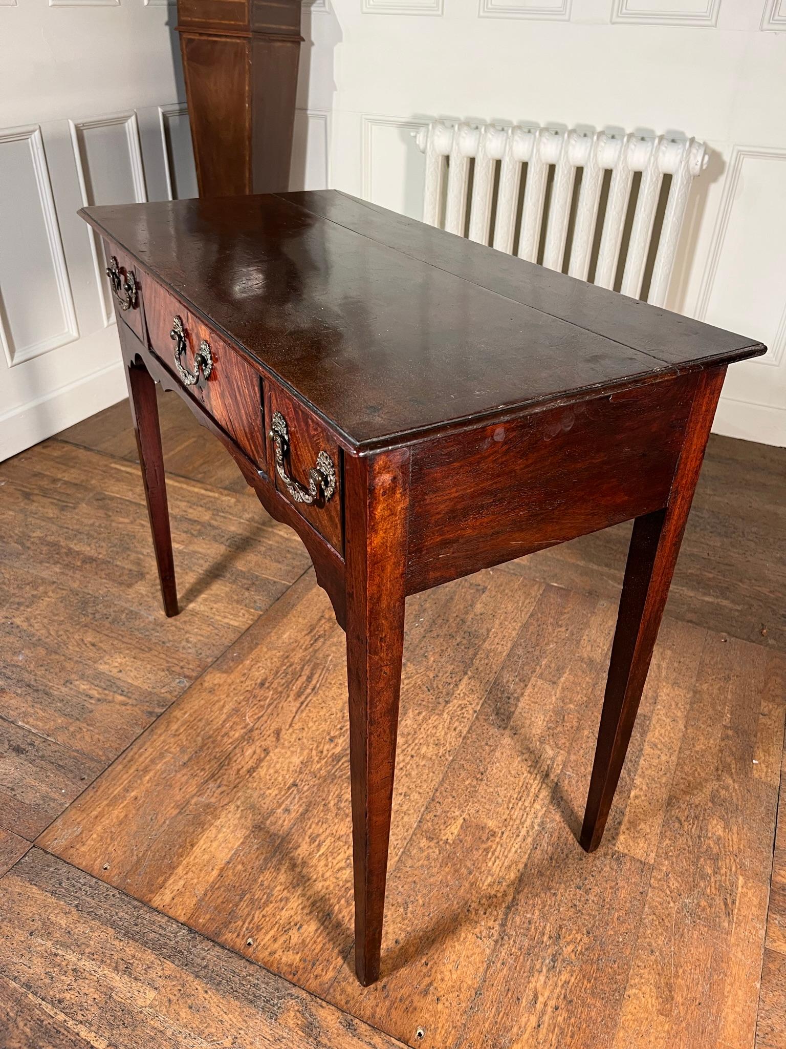 18th Century and Earlier Georgian Walnut Side Table For Sale