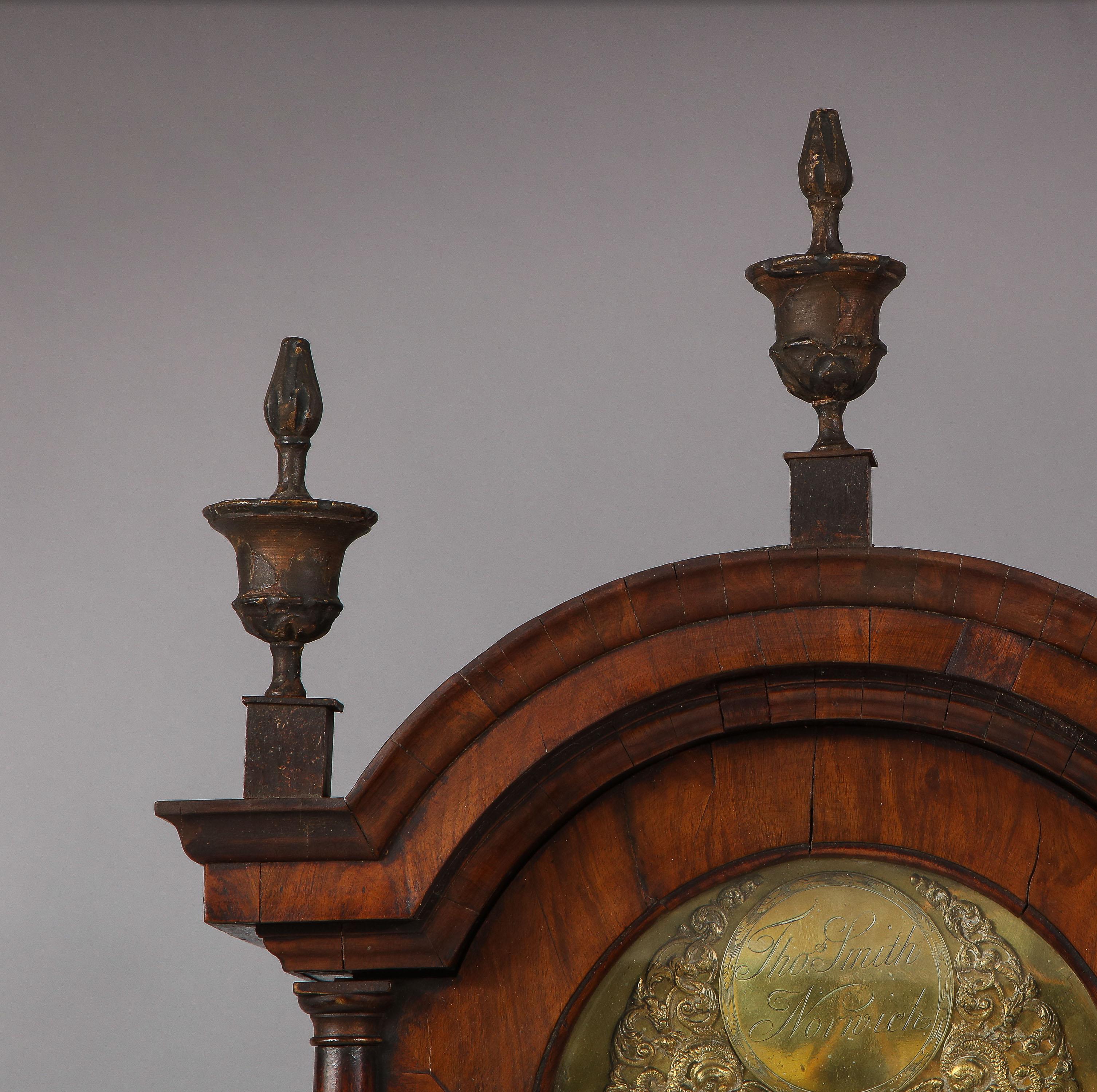 Horloge à grand boîtier géorgienne en noyer de Thomas Smith de Norwich Bon état - En vente à Greenwich, CT